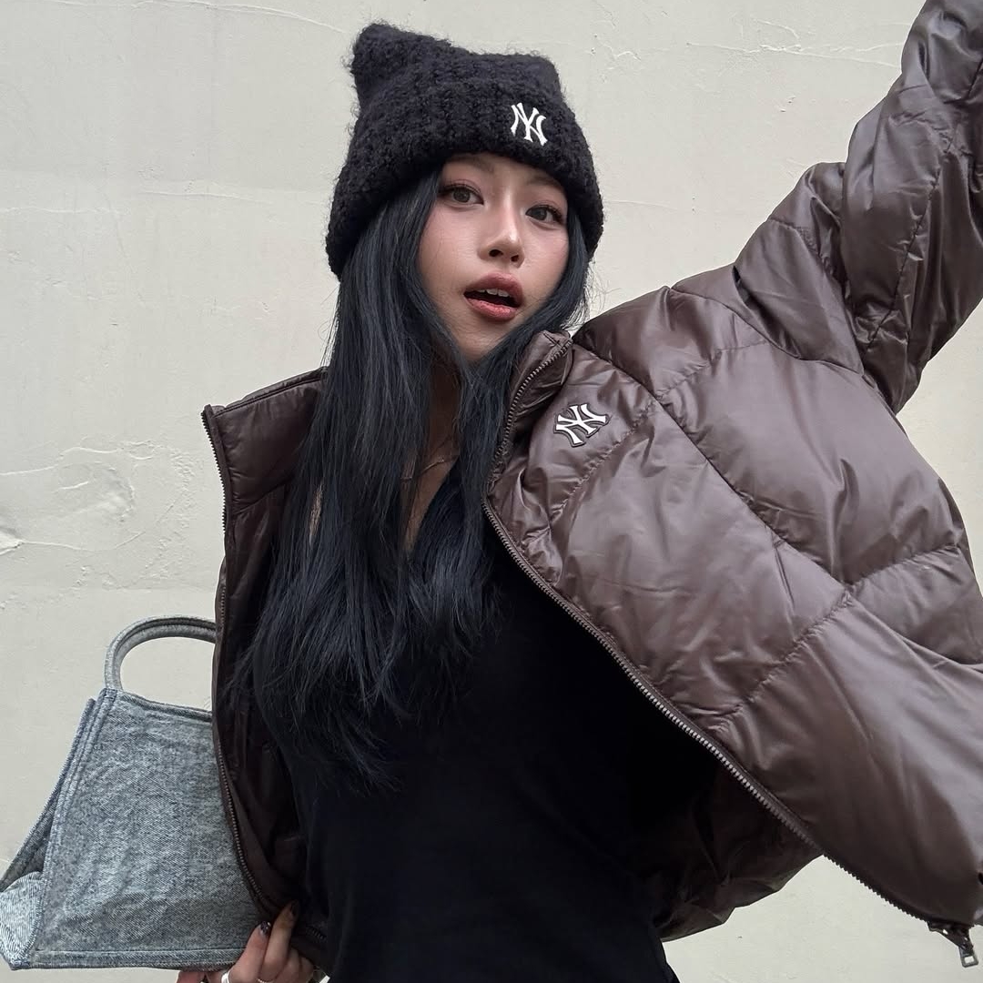 MLB Plush Meowing Beanie Black 착용 스타일 - 1