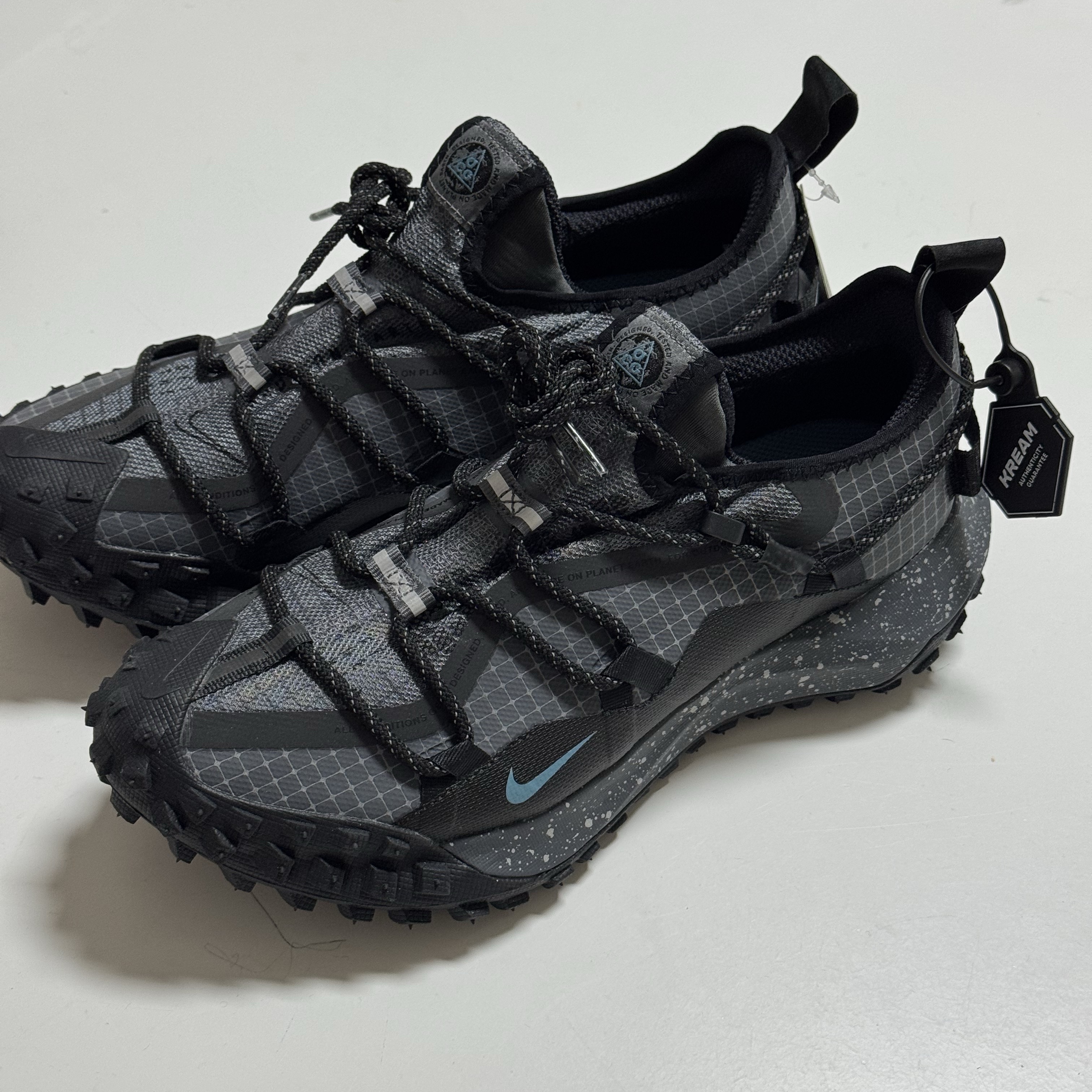 Nike ACG Mountain Fly Low Gore-Tex Dark Grey Black 착용 스타일
