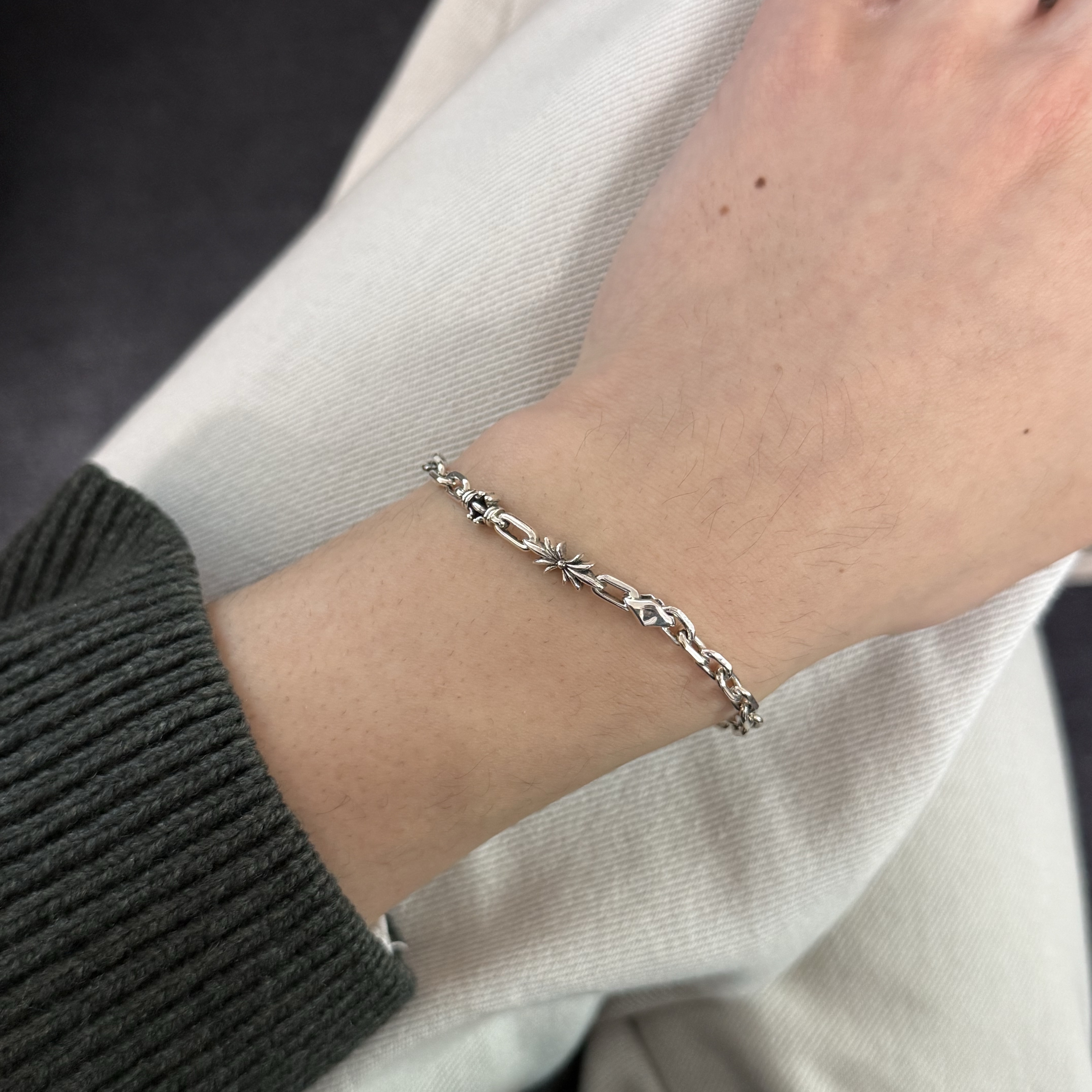 Scudo signature Square  bracelet 착용 스타일 - 4