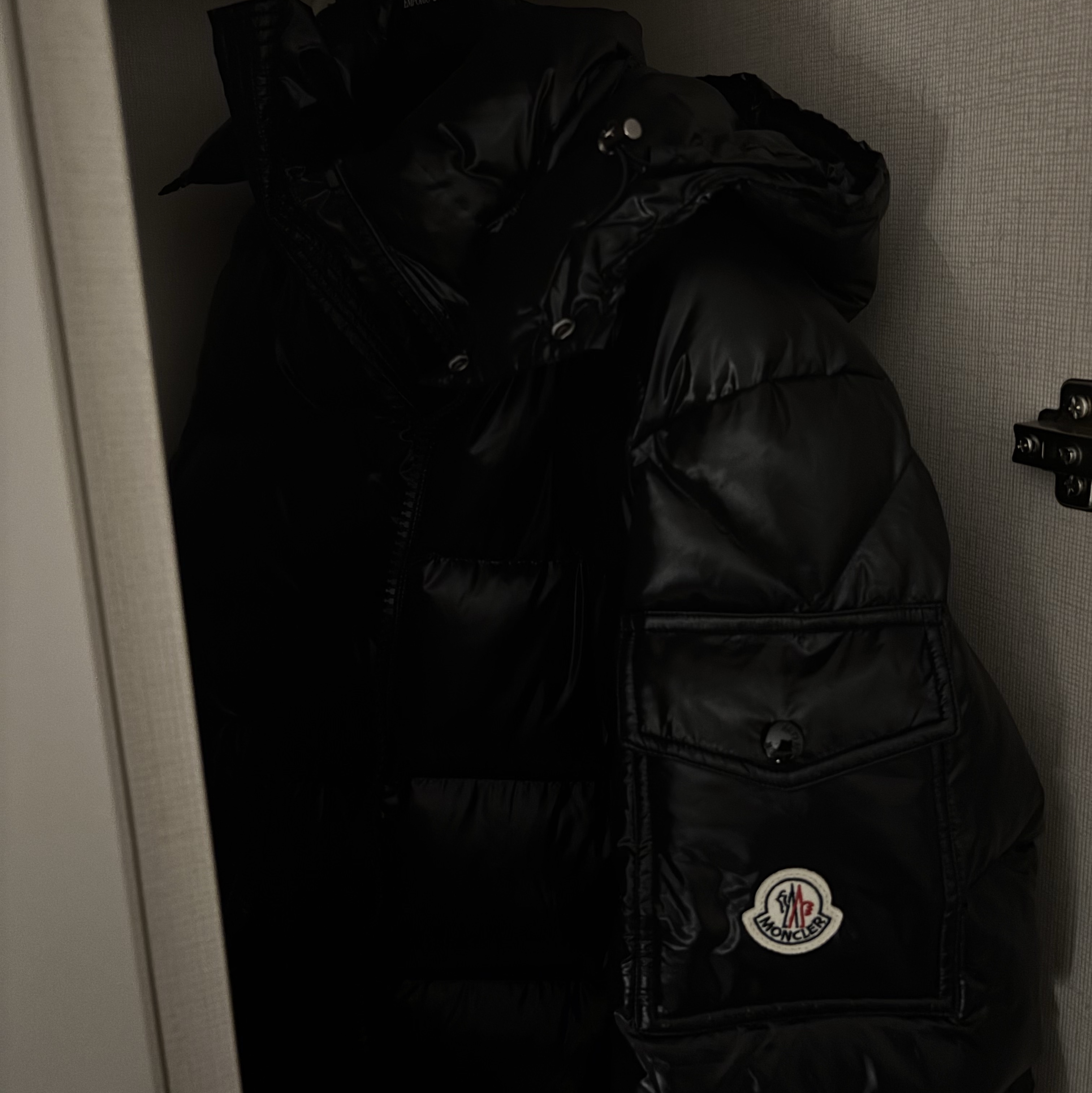 Moncler Maya Short Down Jacket Black - 24FW 착용 스타일 - 3
