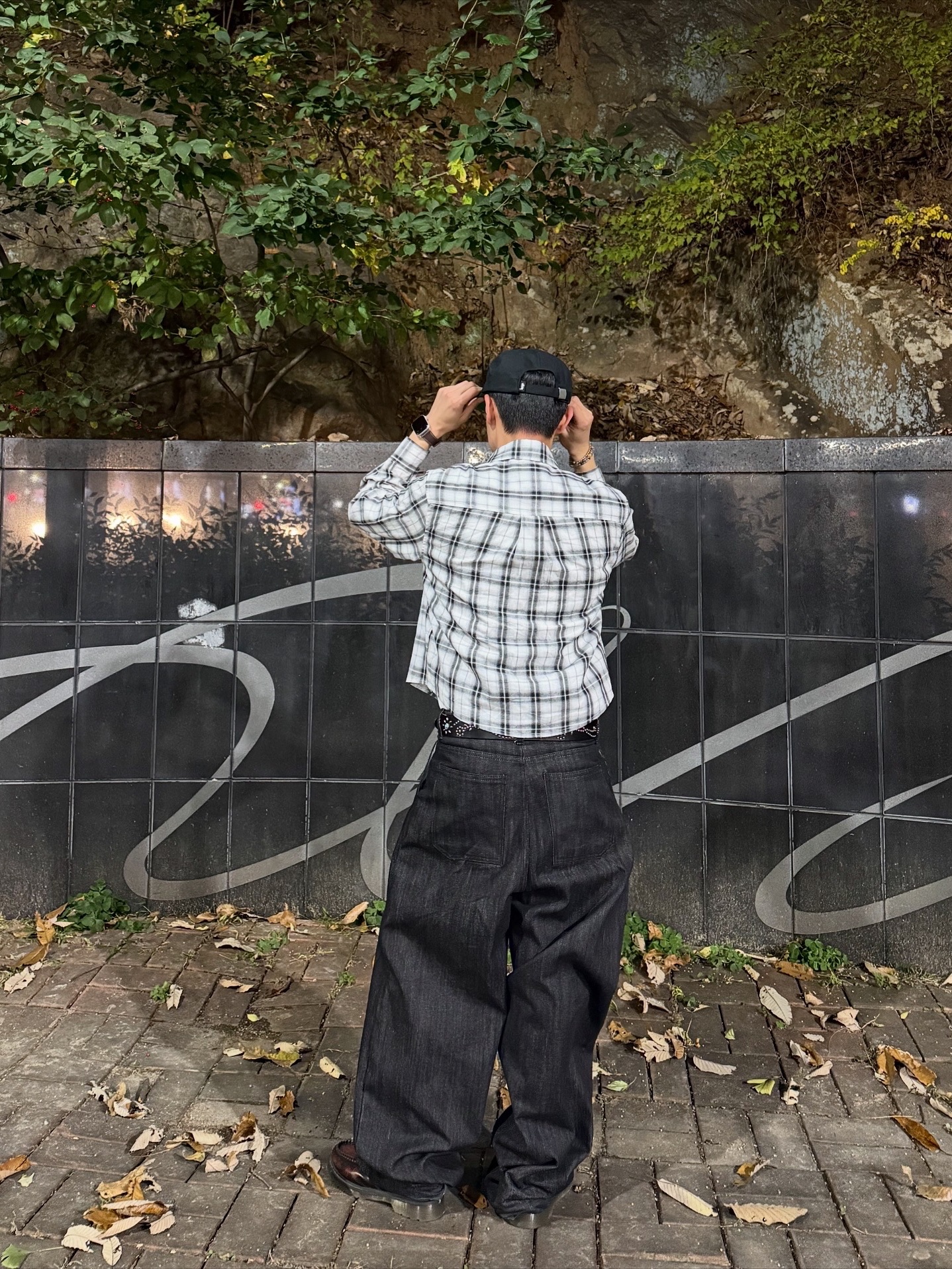 Dr. Martens Adrian Arcadia Leather Loafers Cherry Red, Stussy Basic Strapback Cap Black 착용 스타일 - 3