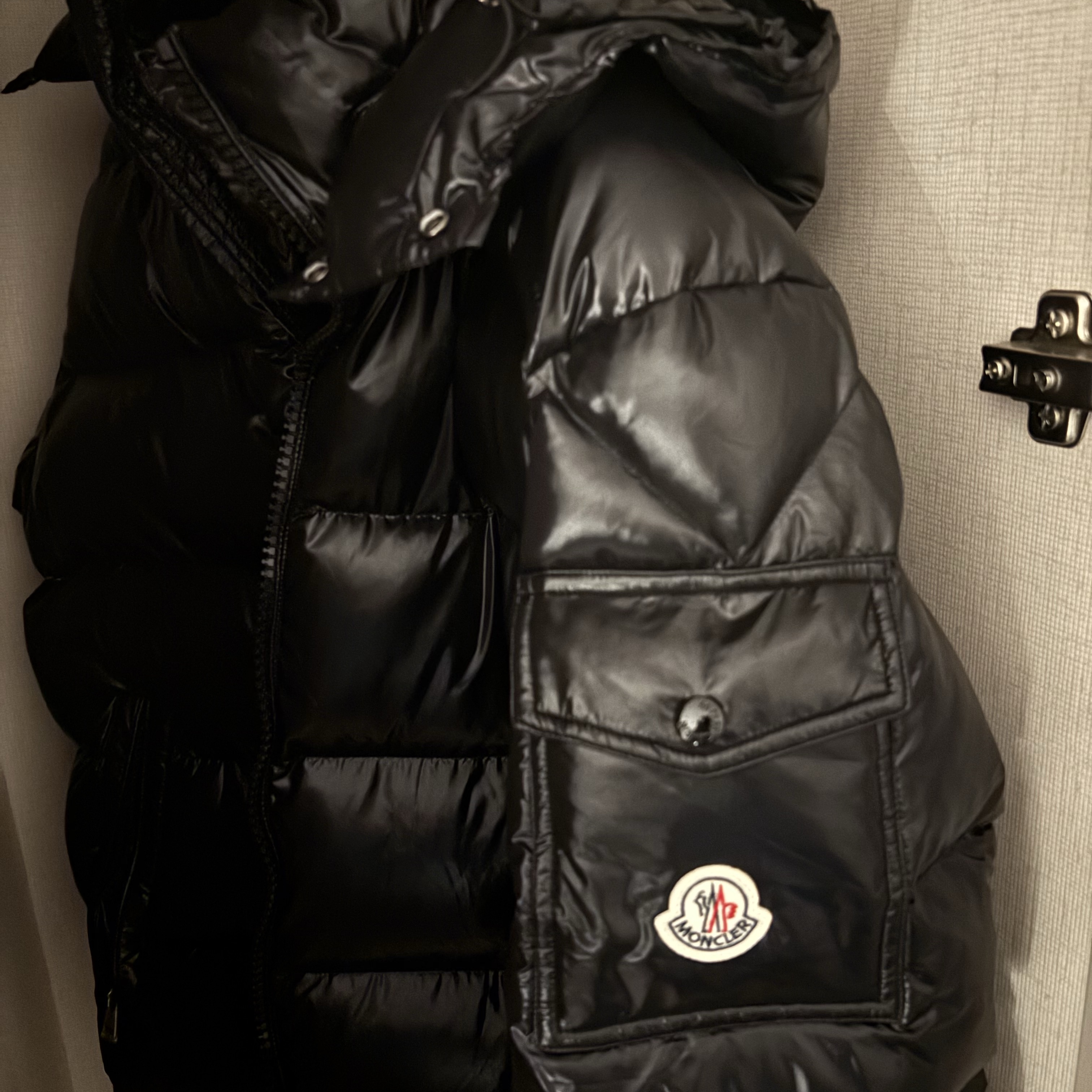 Moncler Maya Short Down Jacket Black - 24FW 착용 스타일 - 1