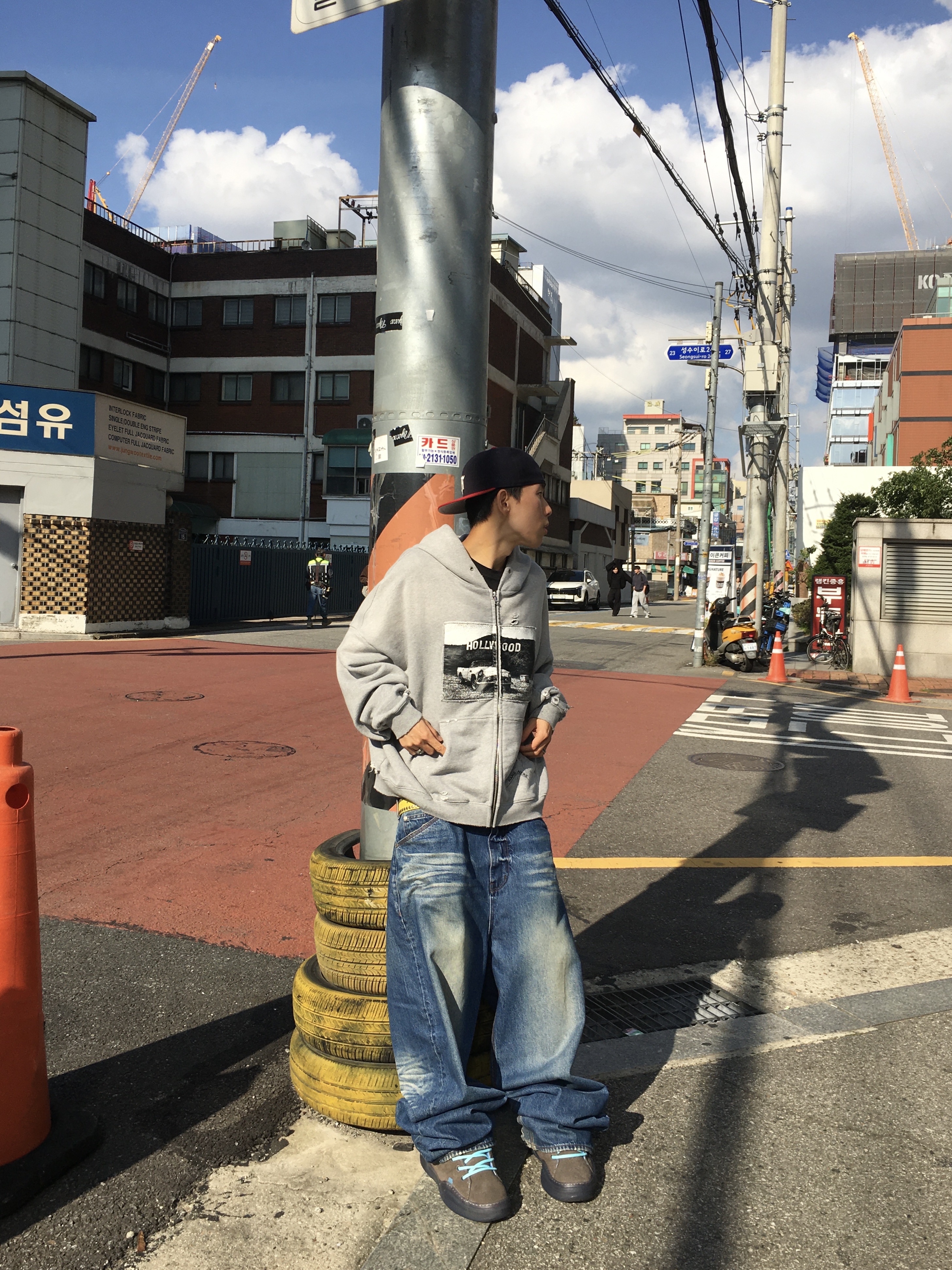 New Era x Fear of God Essentials MLB 59FIFTY Fitted Cap Navy Red, ERL Vamp Skate Electric Gray 착용 스타일 - 2