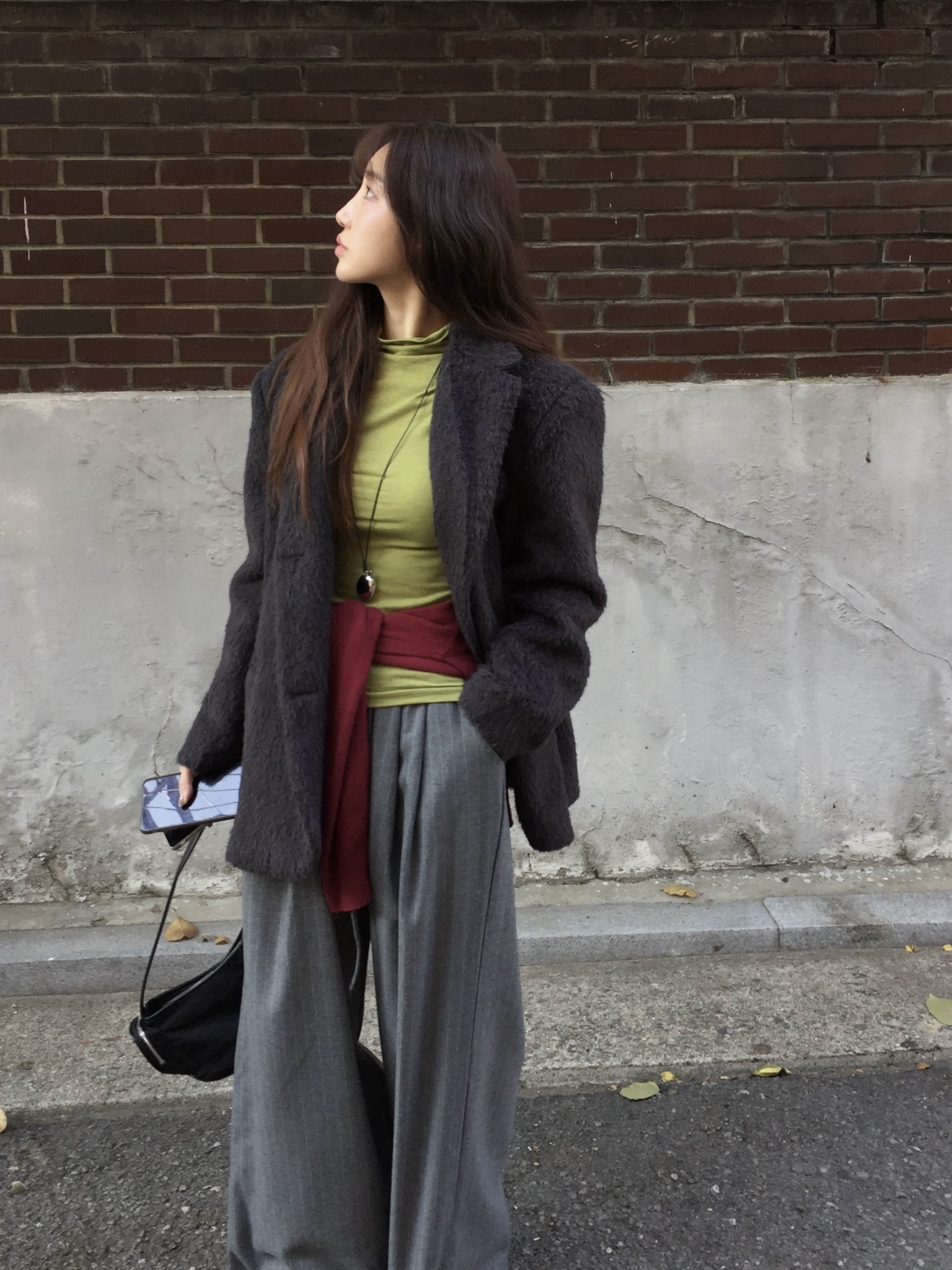 Matin Kim Madeleine Round Bag Black 착용 스타일 - 2