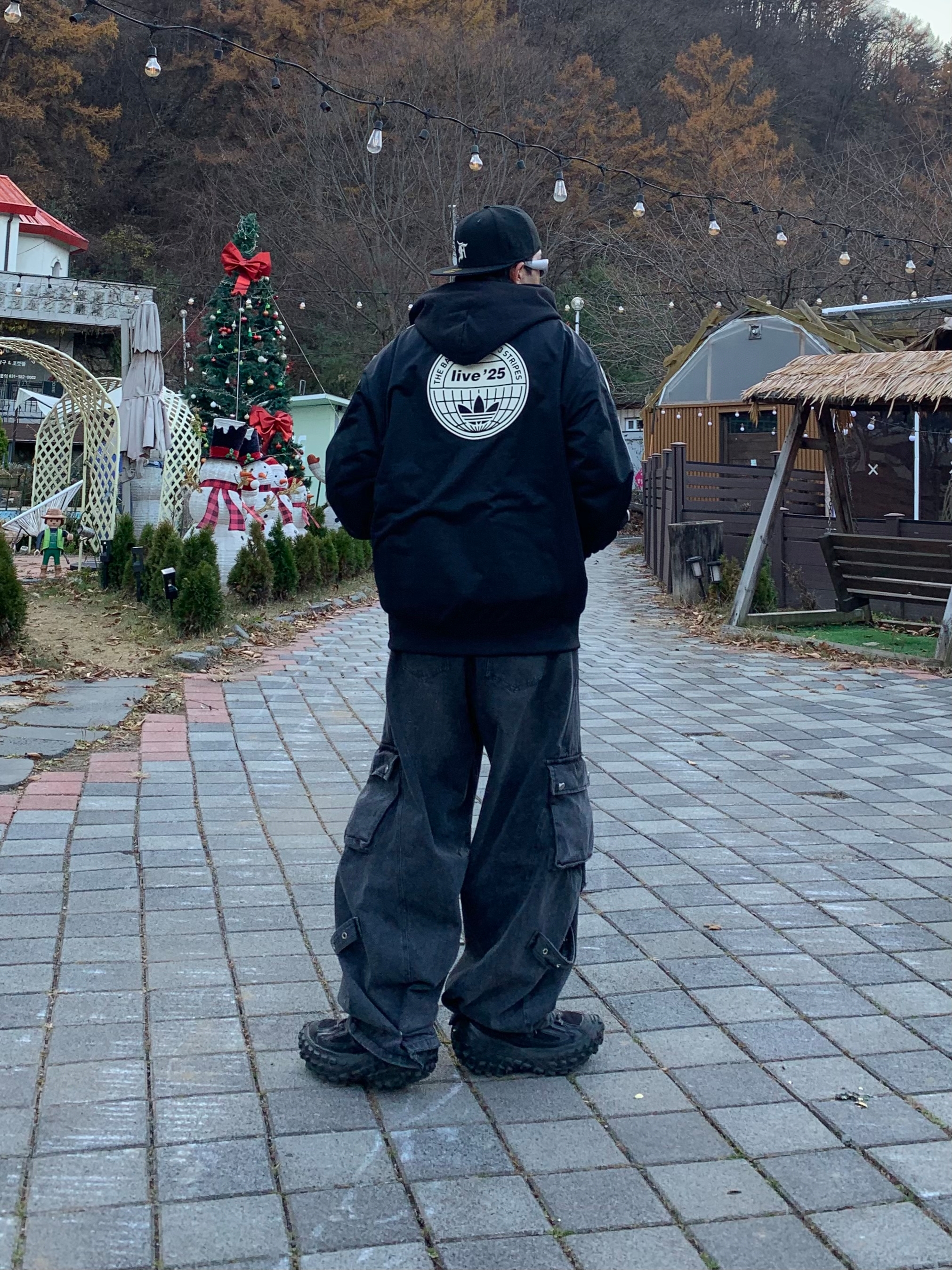 Adidas x Oasis Tour Firebird Track Top Black - KR Sizing, Balenciaga Defender Sneakers Black 착용 스타일 - 3