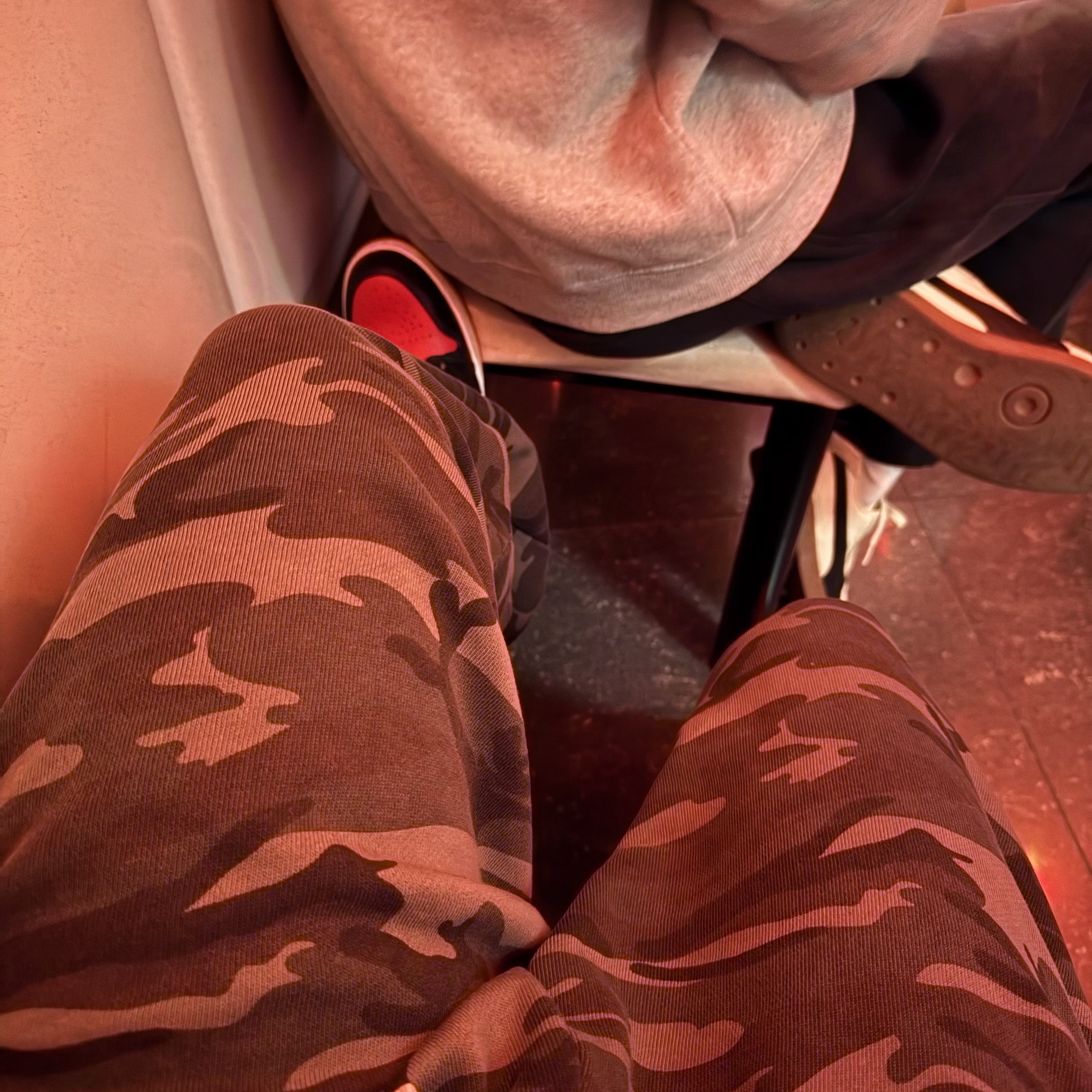 BP2DISORDER Two-Tuck Wide Pants Camo 착용 스타일