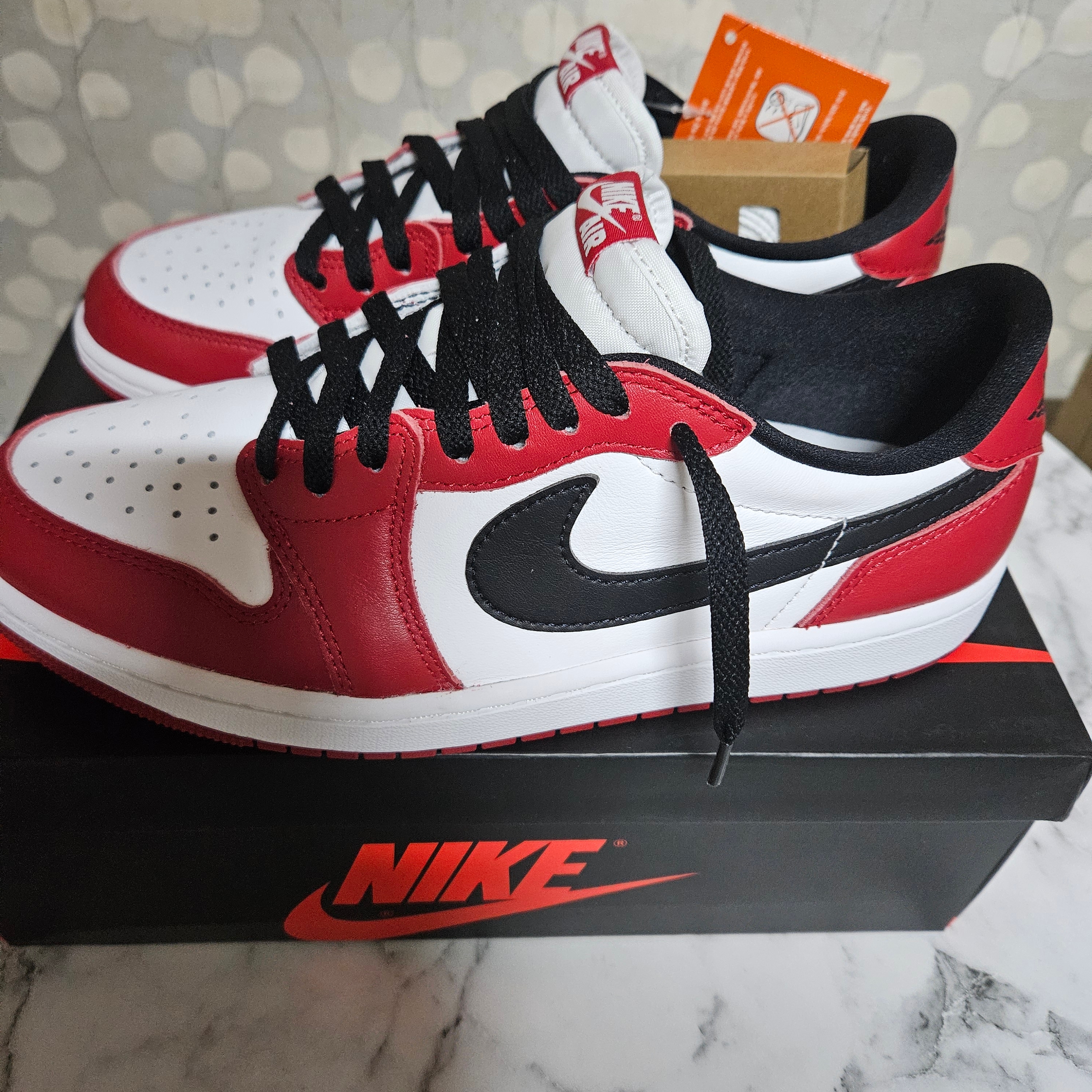 Jordan 1 Retro Low OG Chicago 착용 스타일 - 1