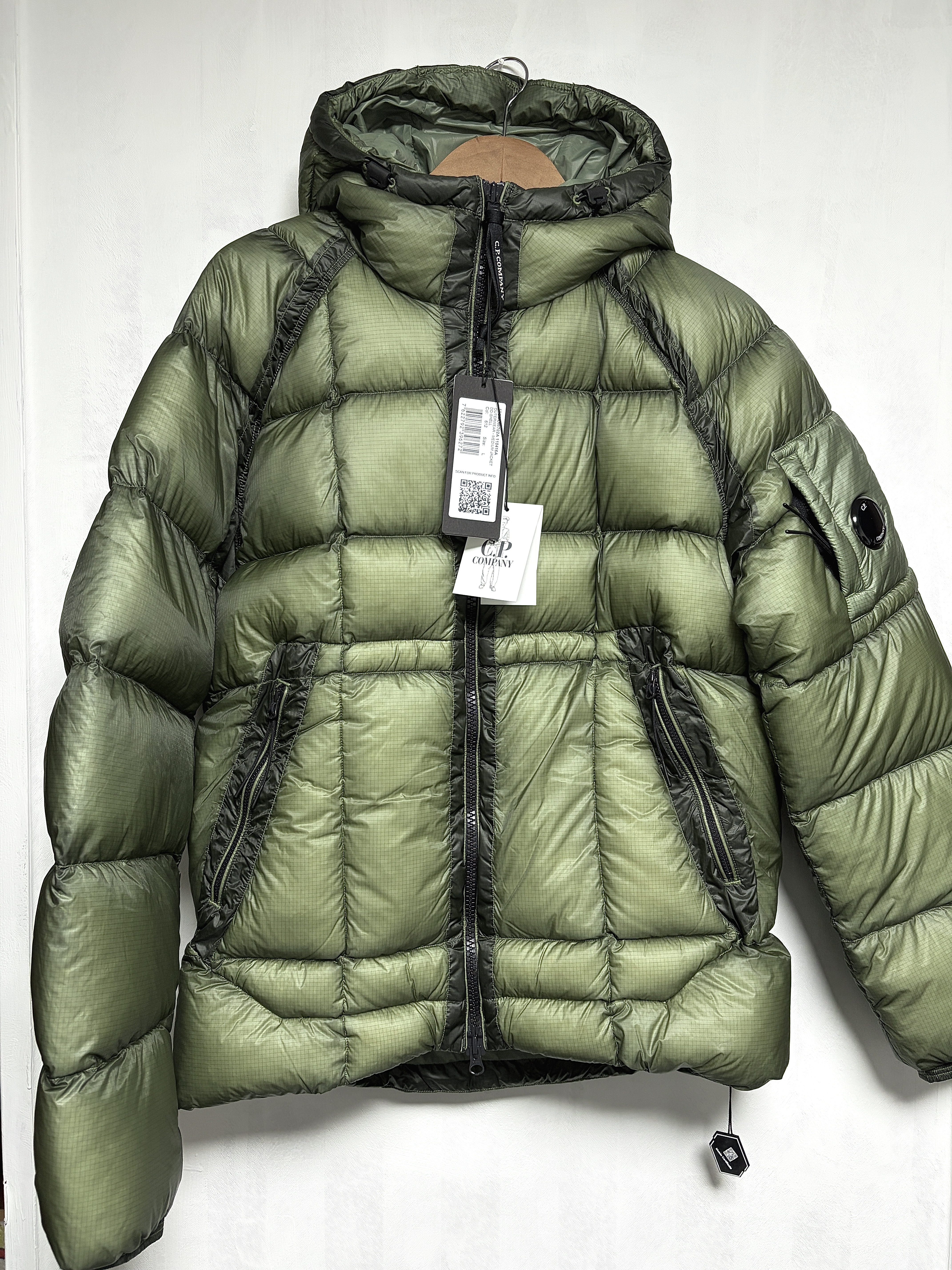 C.P. Company D.D. Shell Hooded Down Jacket Seagrass - 25FW 착용 스타일 - 2
