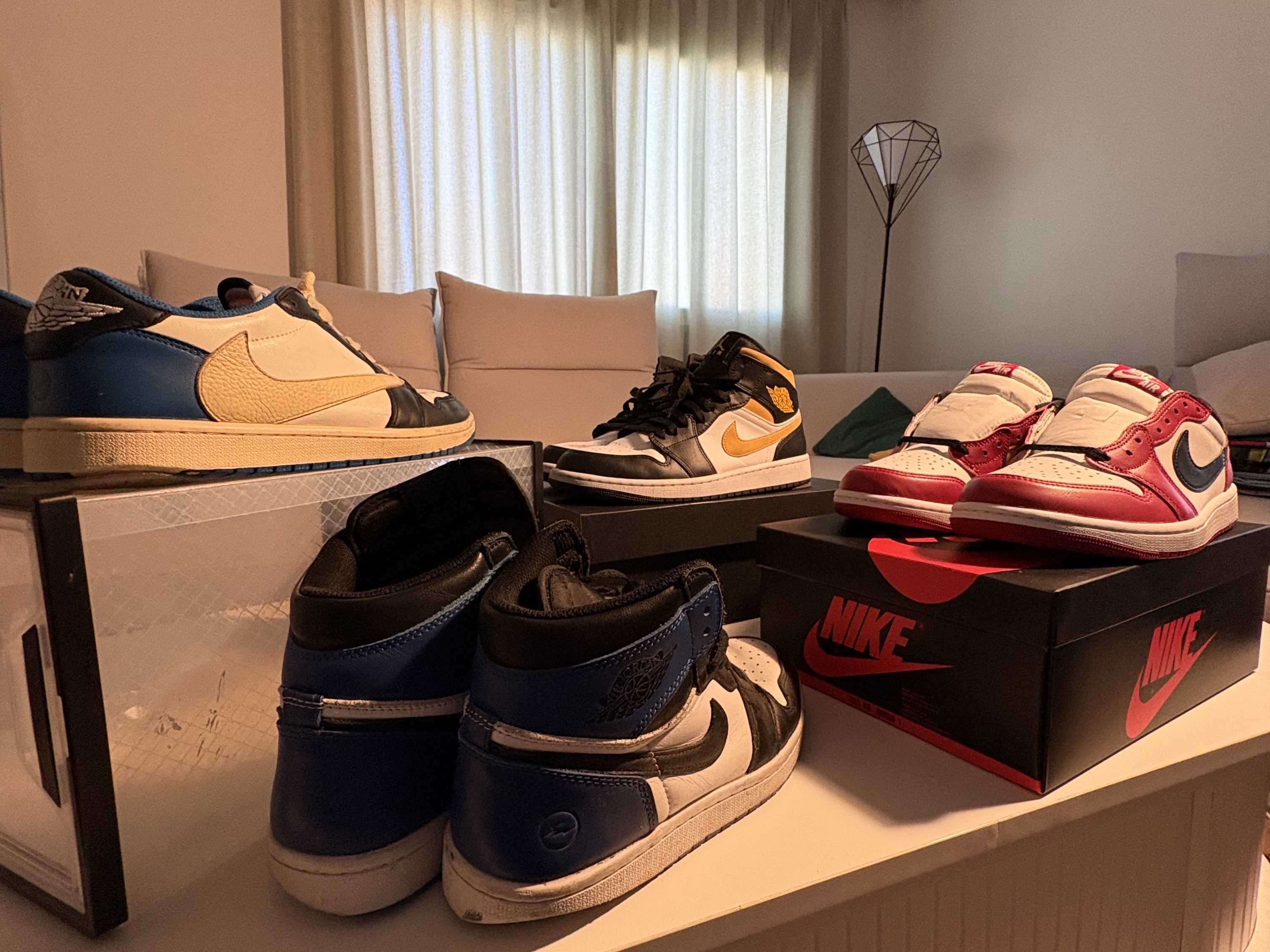 Jordan 1 Retro Low OG Chicago, Jordan 1 Mid Pollen 착용 스타일