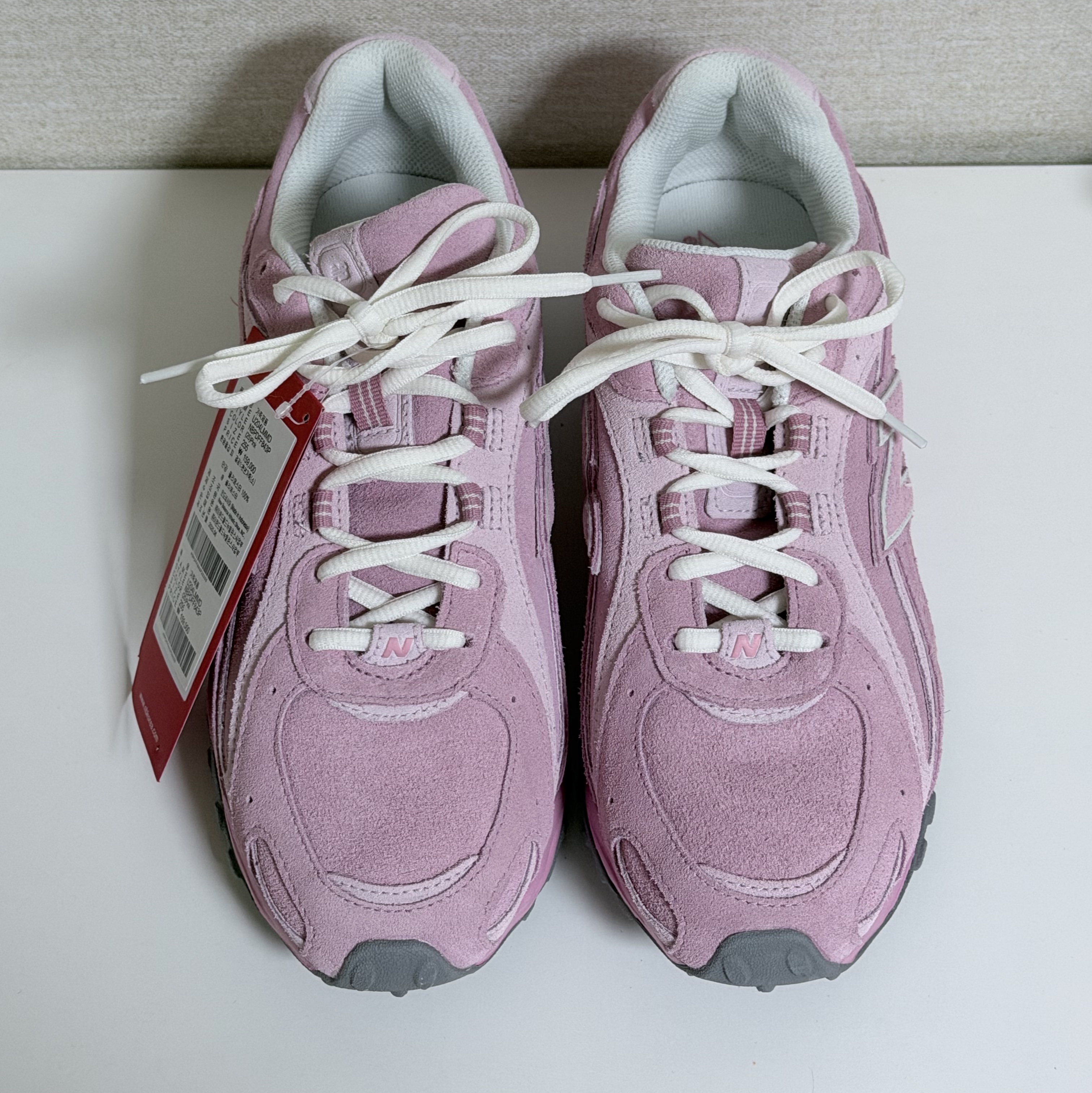 New Balance 204L Pastel Pink 착용 스타일
