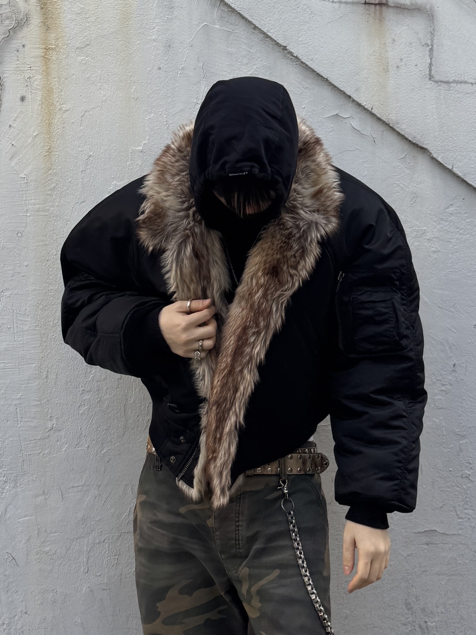 Protocol Index Exaggerated Shoulder Fur N2B Jacket Black, Balenciaga Venom Boot Black 착용 스타일 - 3