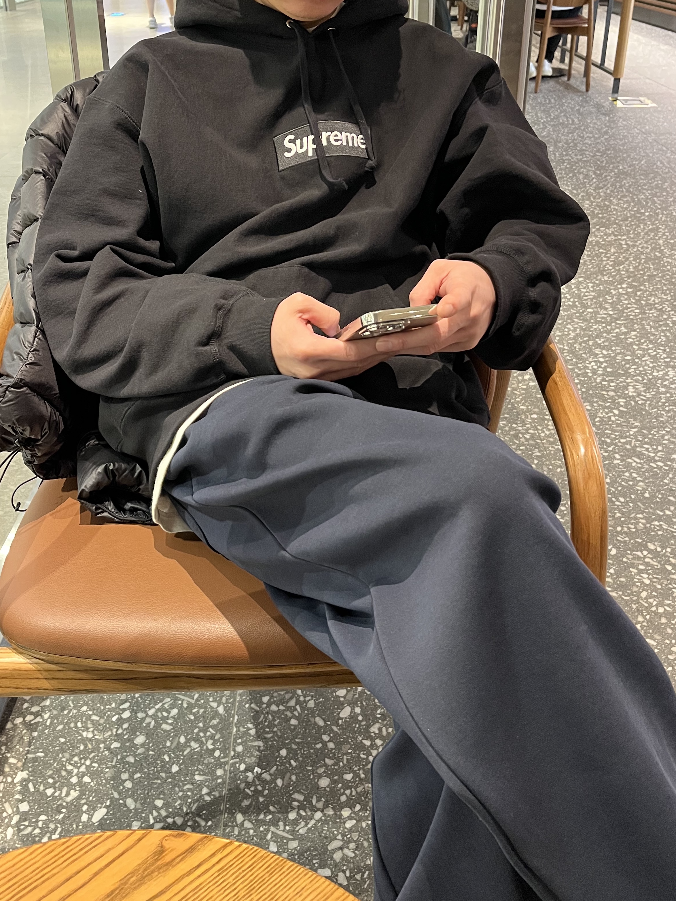 Supreme Box Logo Hooded Sweatshirt Black - 23FW 착용 스타일 - 2