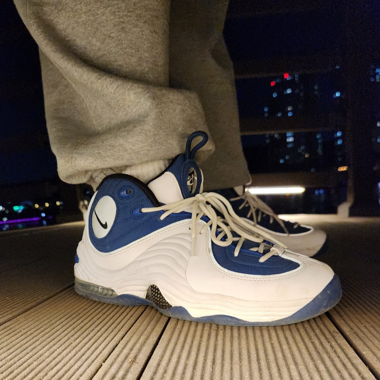 Nike Air Penny II Atlantic Blue, The North Face 1996 Novelty Nuptse Jacket Deep and Deep Navy 착용 스타일 - 3