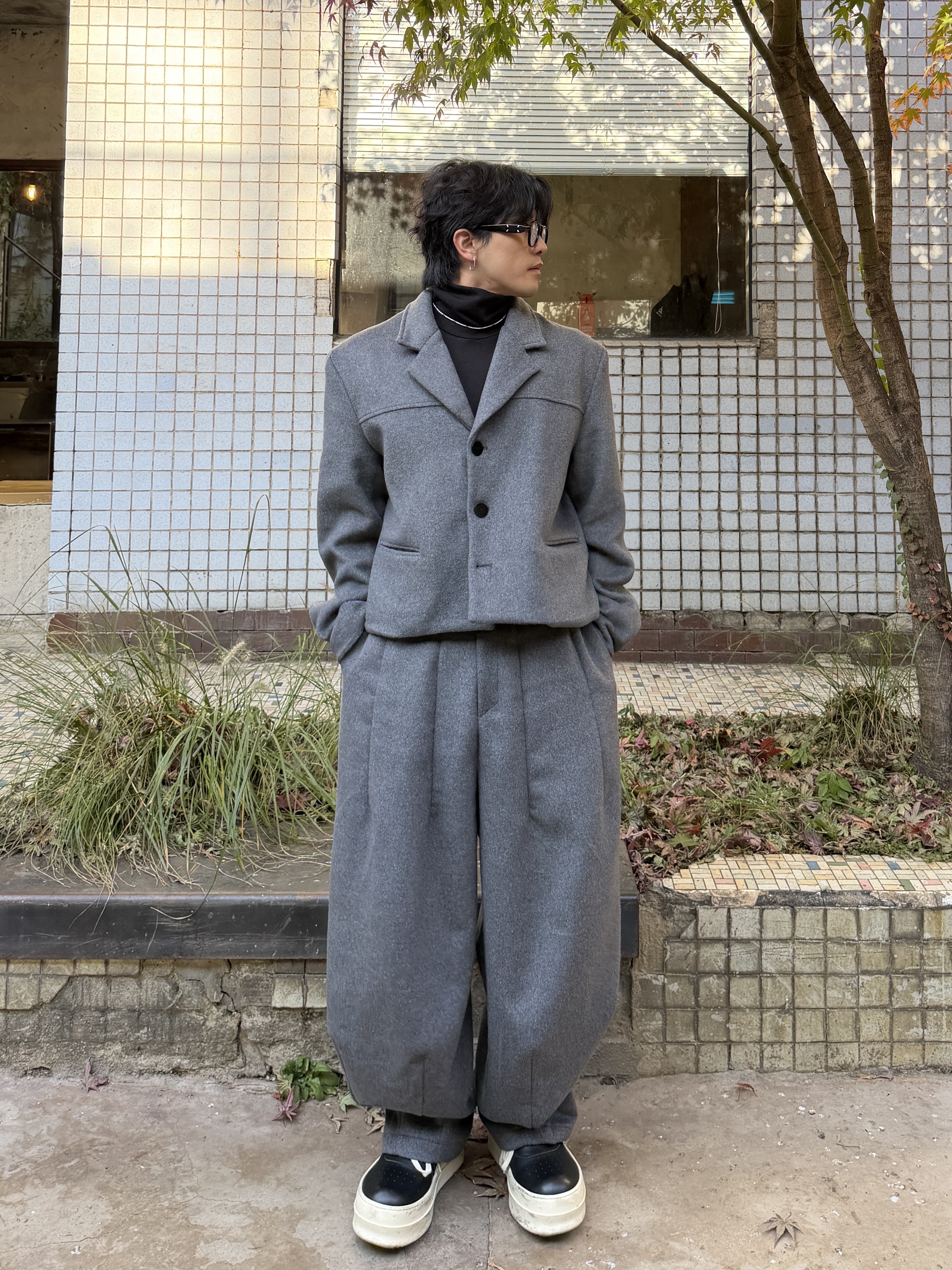 Rick Owens Hollywood Mega Bumper Geobasket in Full Grain Calf Leather Black Milk, Gentle Monster x Maison Margiela MM113 Black Clear 착용 스타일 - 1