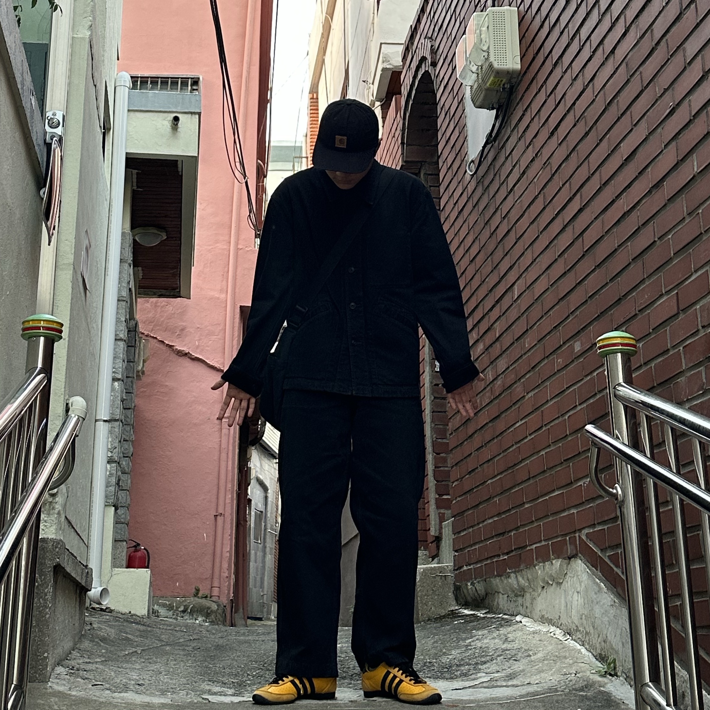 Carhartt Canvas Cap Black, (W) Adidas Originals Japan Crew Yellow Core Black 착용 스타일