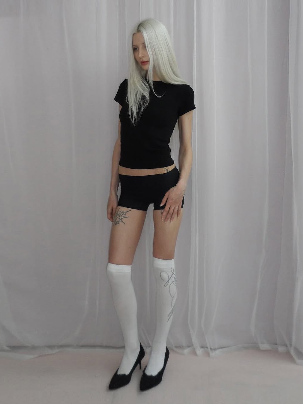 [KREAM 단독] Bonnae Embriodery Top Black, [KREAM 단독] Bonnae Embriodery Top Ivory 착용 스타일