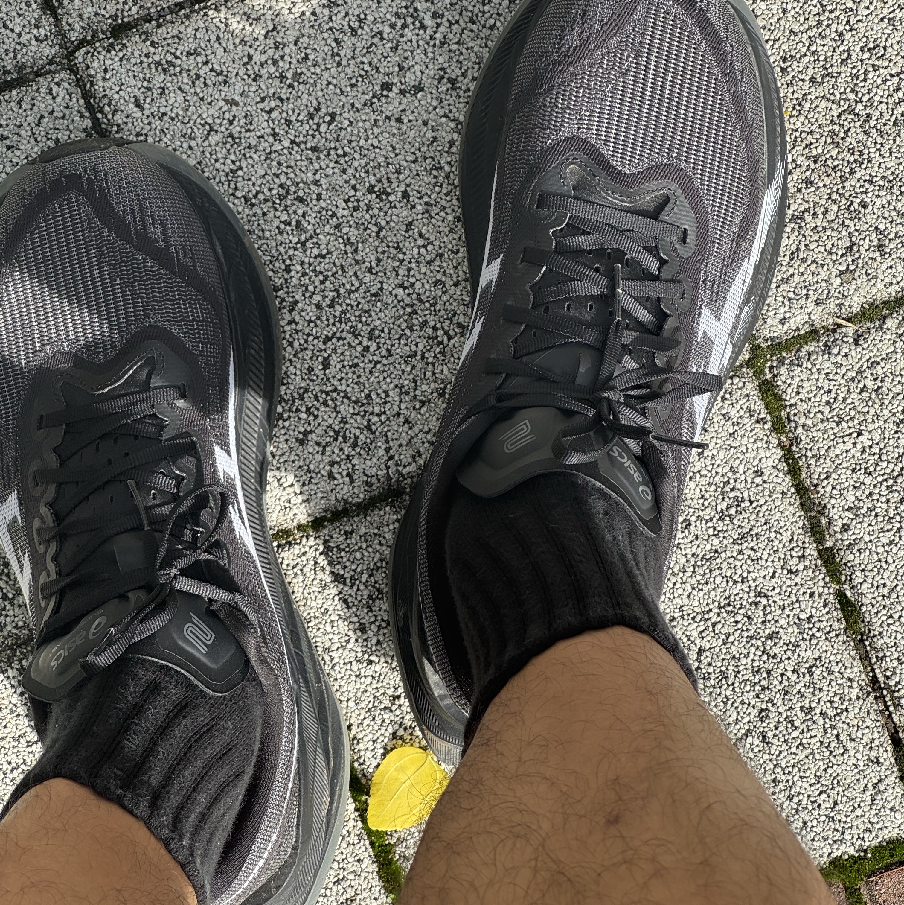 Asics Superblast 2 Black White 착용 스타일