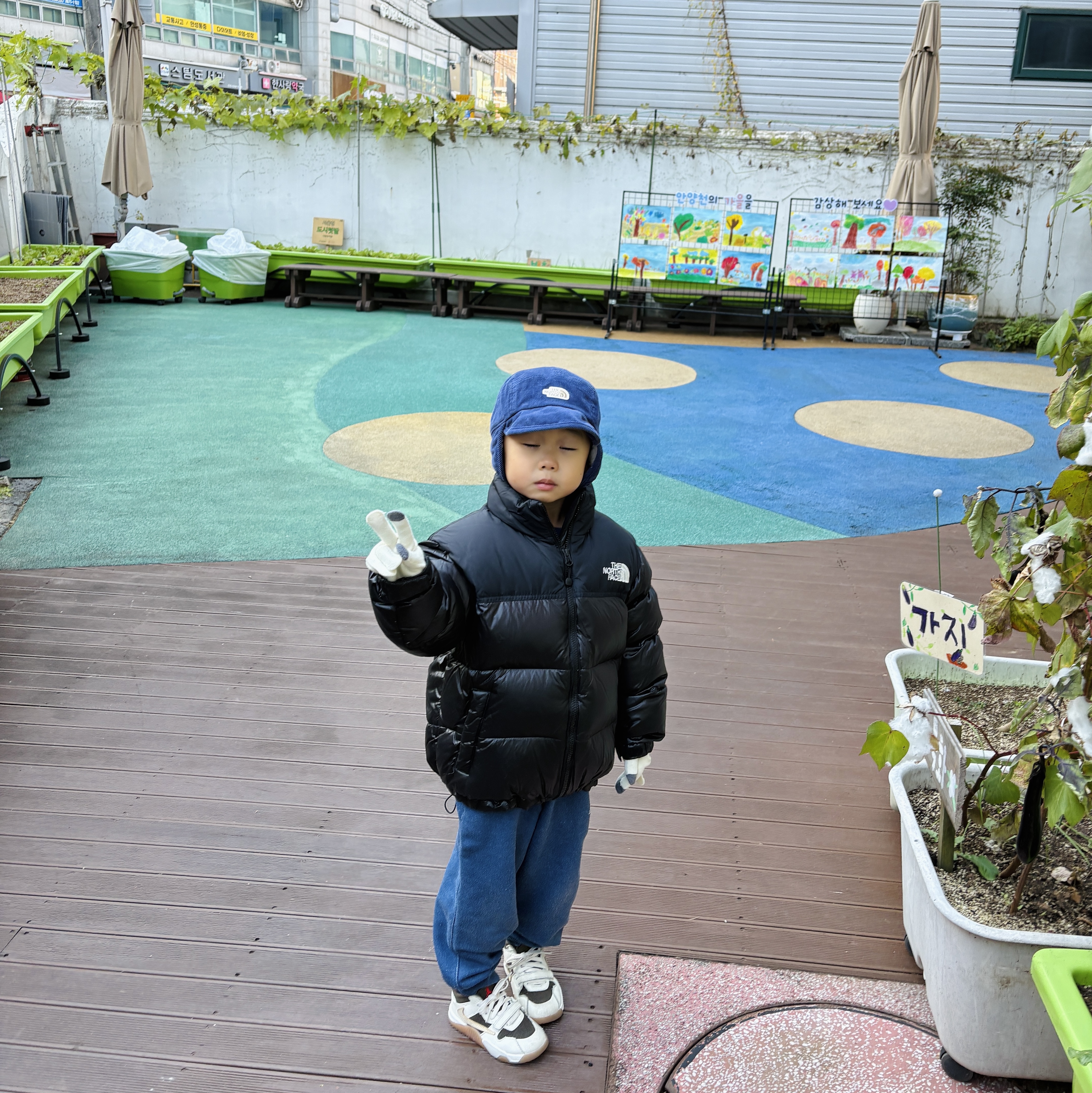 (Kids) The North Face 1996 Eco Nuptse Down Jacket Real Black, (TD) Jordan x Travis Scott Jumpman Jack TR Sail and Dark Mocha 착용 스타일 - 2