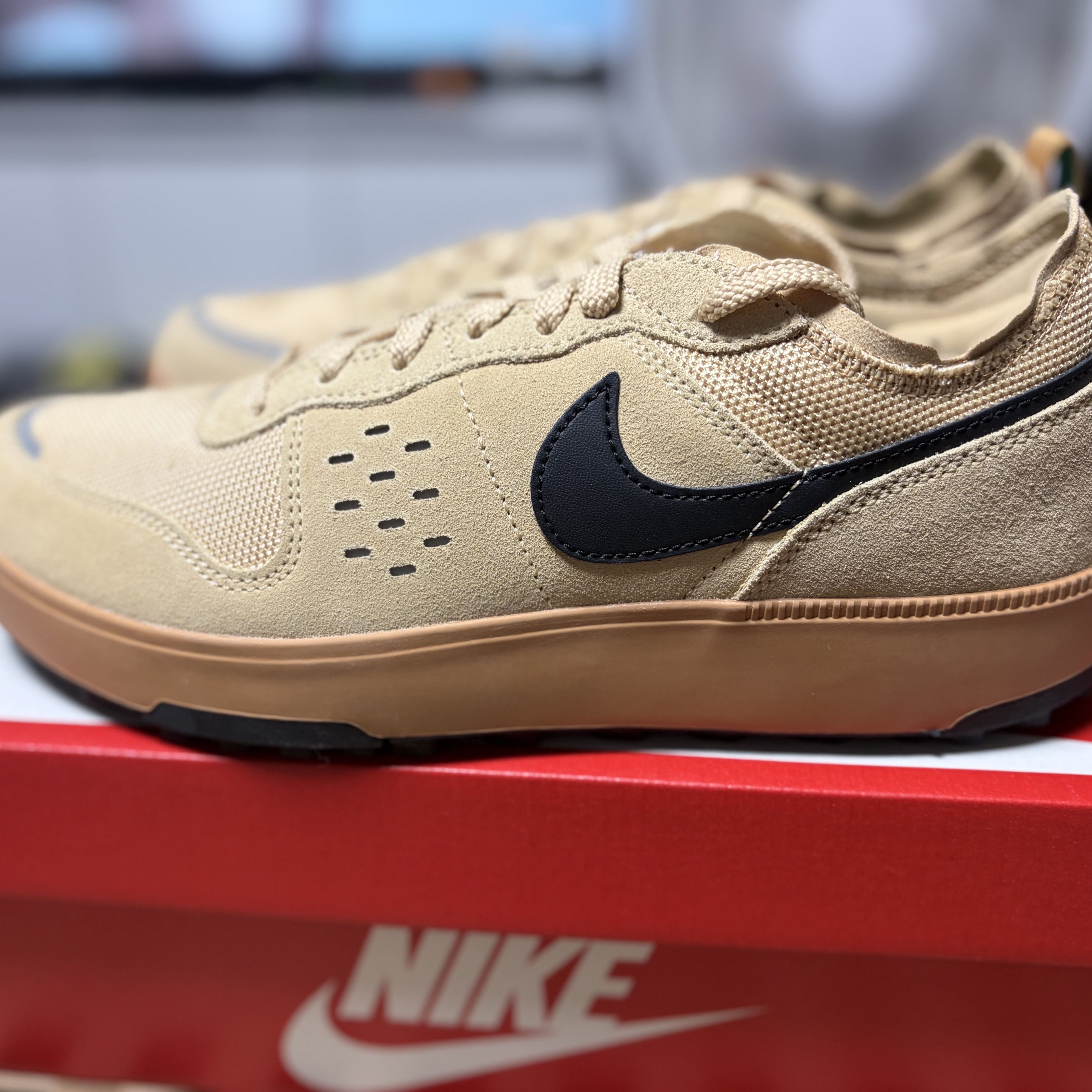 Nike C1TY Brownstone Flax Sesame 착용 스타일 - 1
