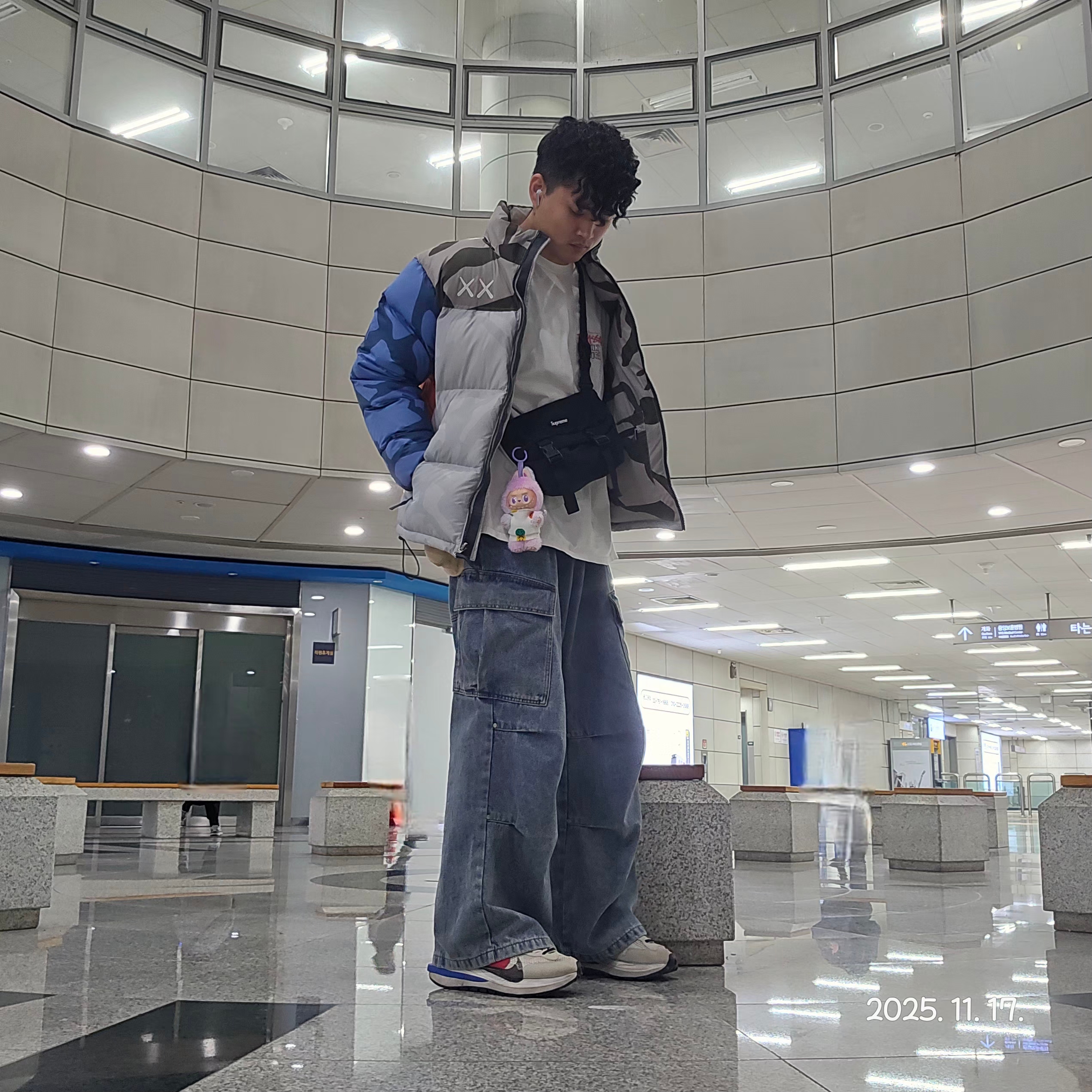 Pop Mart Labubu The Monsters Highlight Series Luck Keyring (Opened Case), Supreme Mini Messenger Bag Black - 25SS 착용 스타일