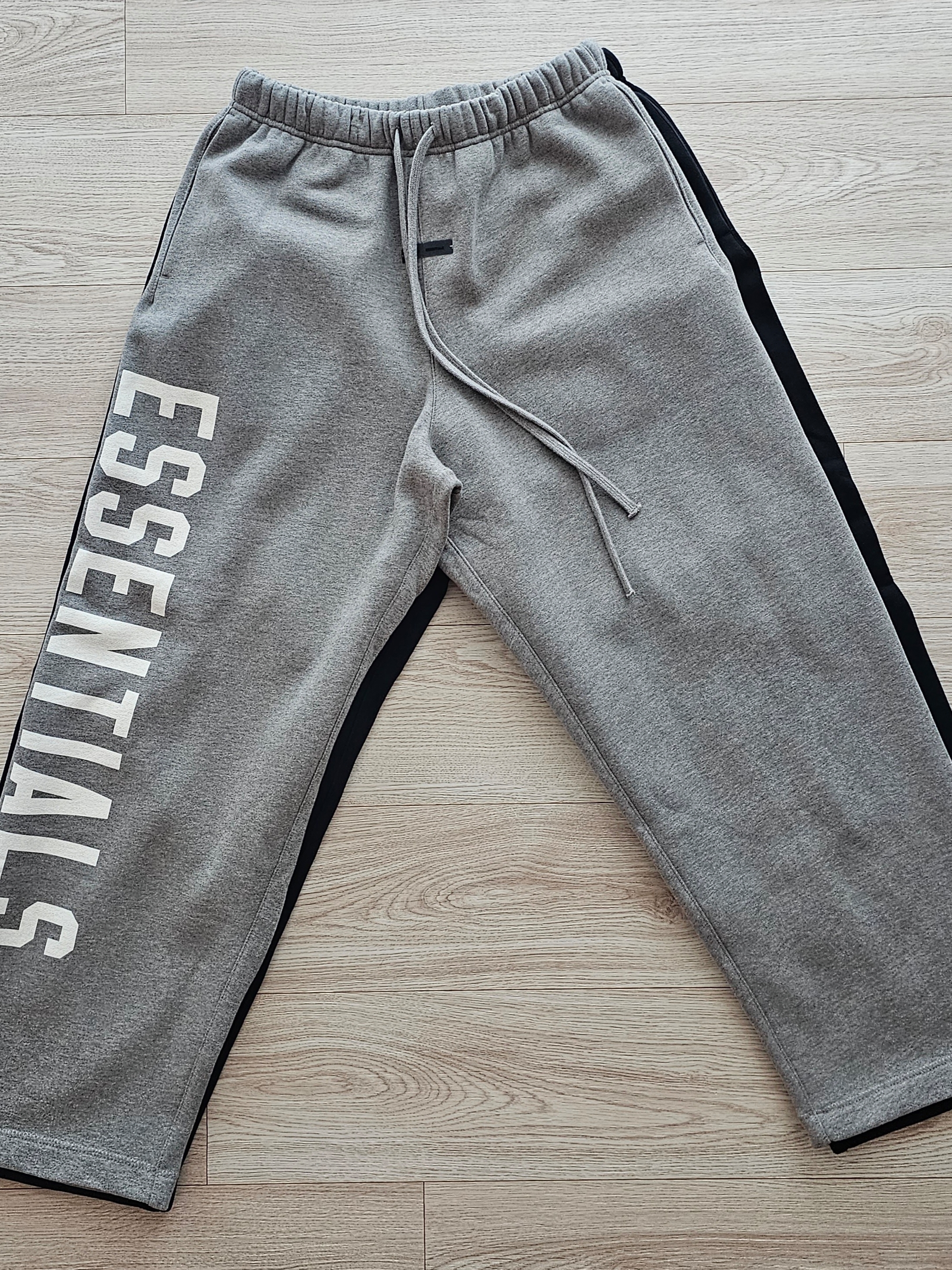 Essentials Fleece Relaxed Sweatpant Black - 24FW, Essentials Lounge Fleece Sweatpant Homestead Heather - 25SS 착용 스타일 - 2