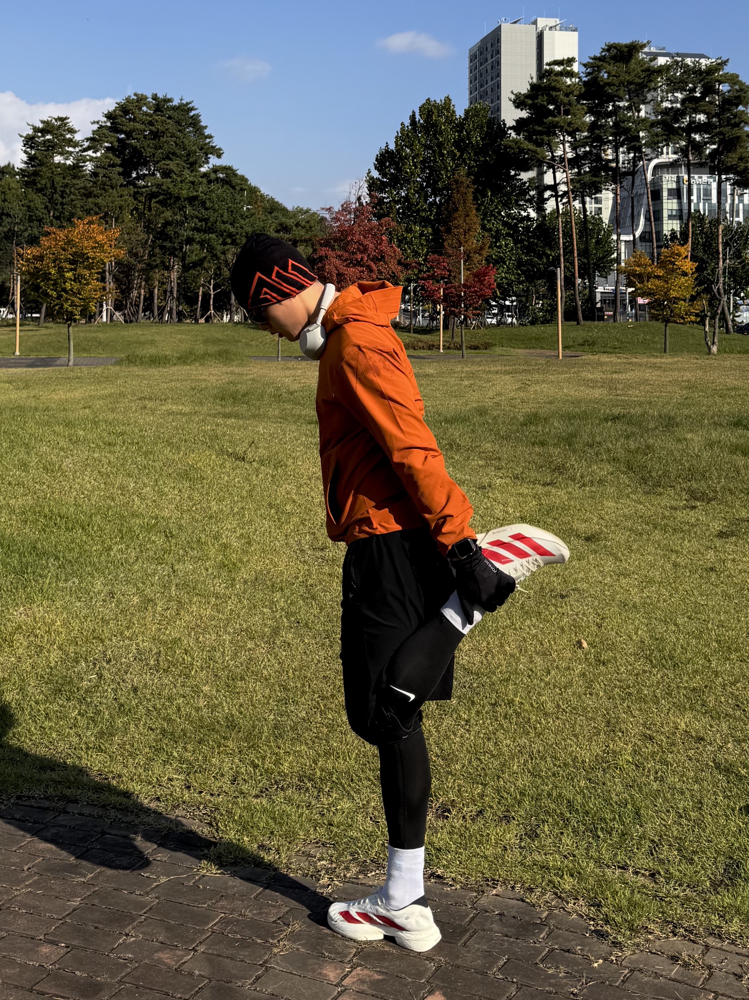 Oakley Eye Jacket Redux Latitude Collection Matte Olive Ink Frame Prizm Bronze Lenses High Bridge Fit, Sony WH-1000XM6 Platinum Silver (Korean Ver.) 착용 스타일 - 3