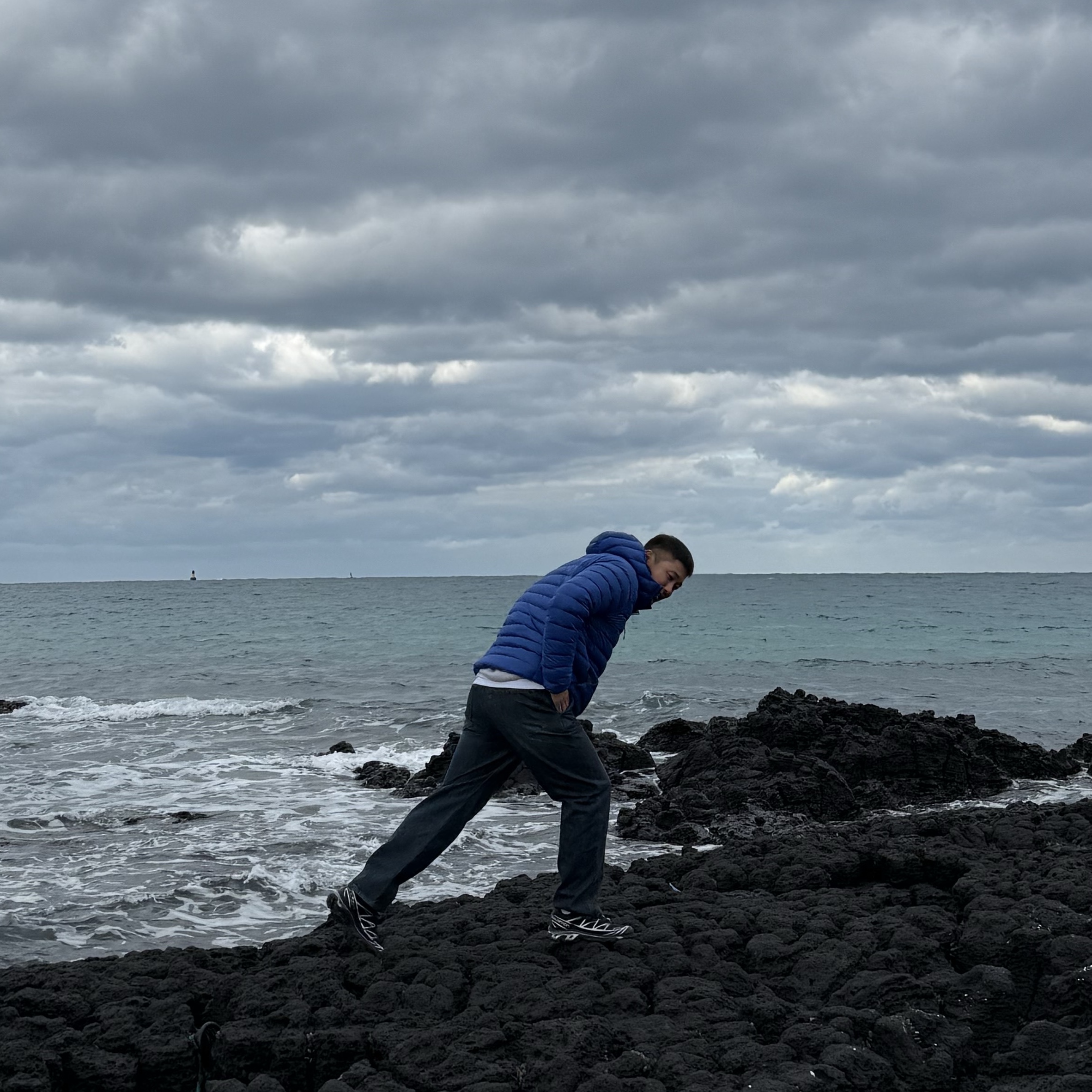 Patagonia Down Sweater Hoody Passage Blue 착용 스타일 - 2