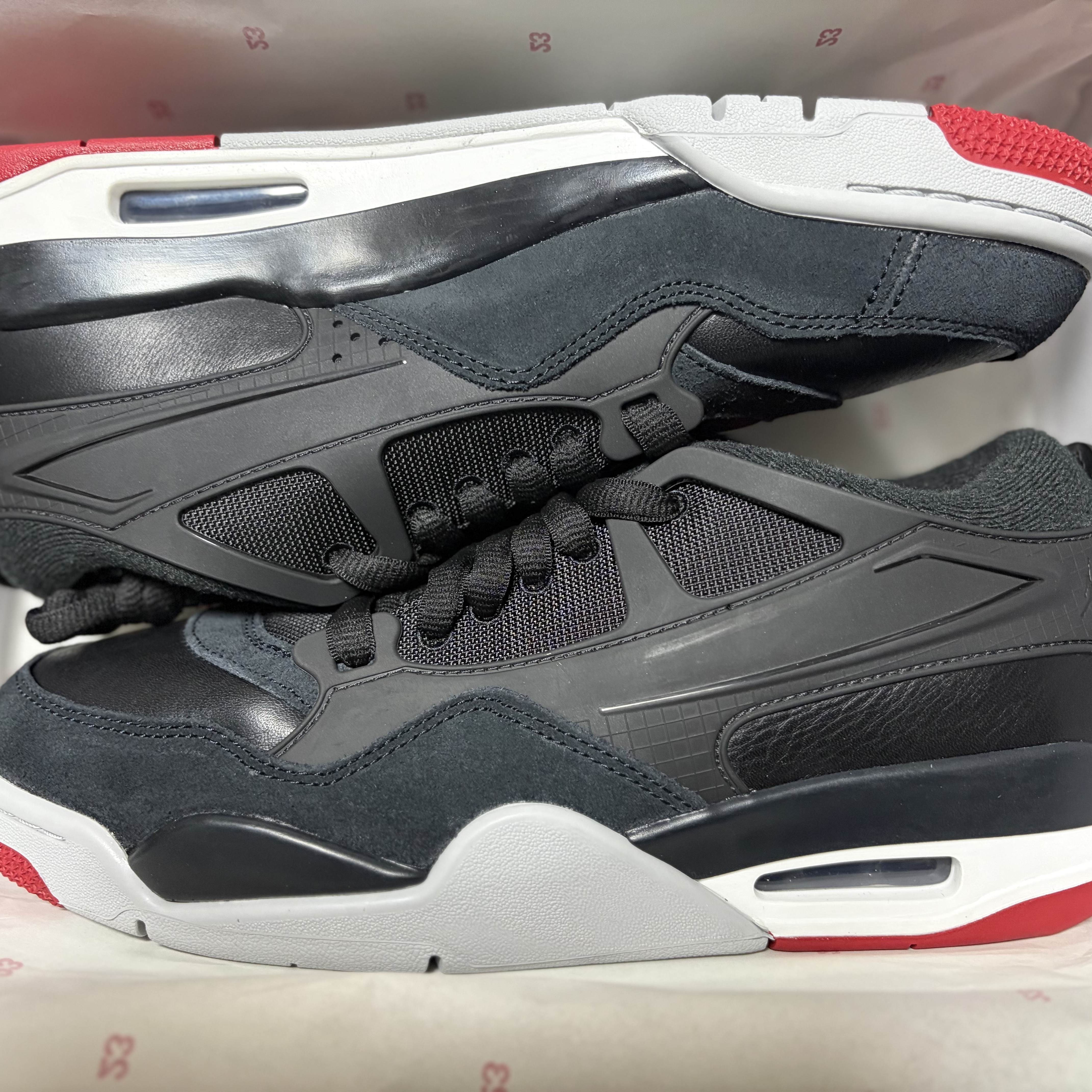 Jordan 4 RM Black Varsity Red 착용 스타일 - 2