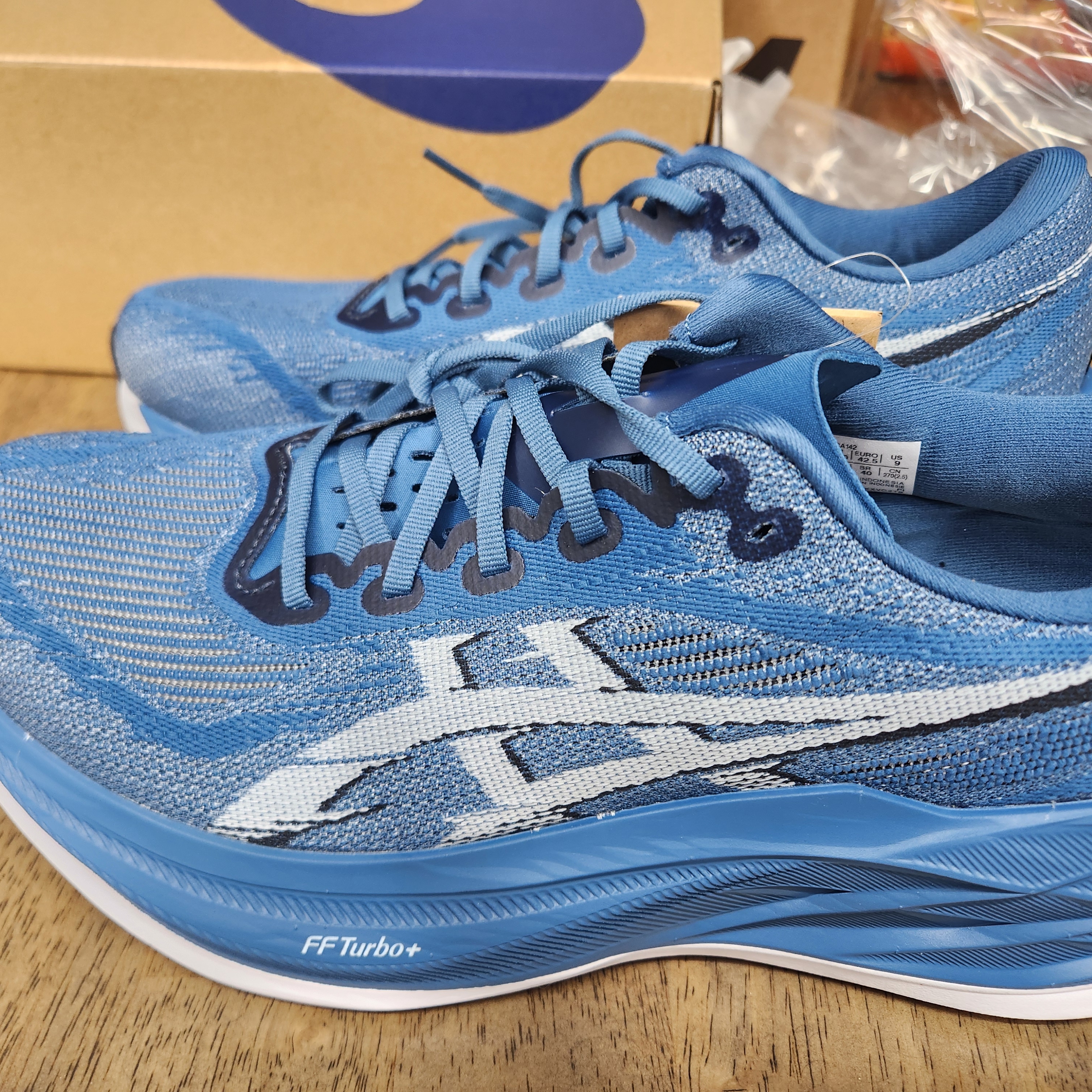 Asics Superblast 2 Winter Sea White 착용 스타일 - 3