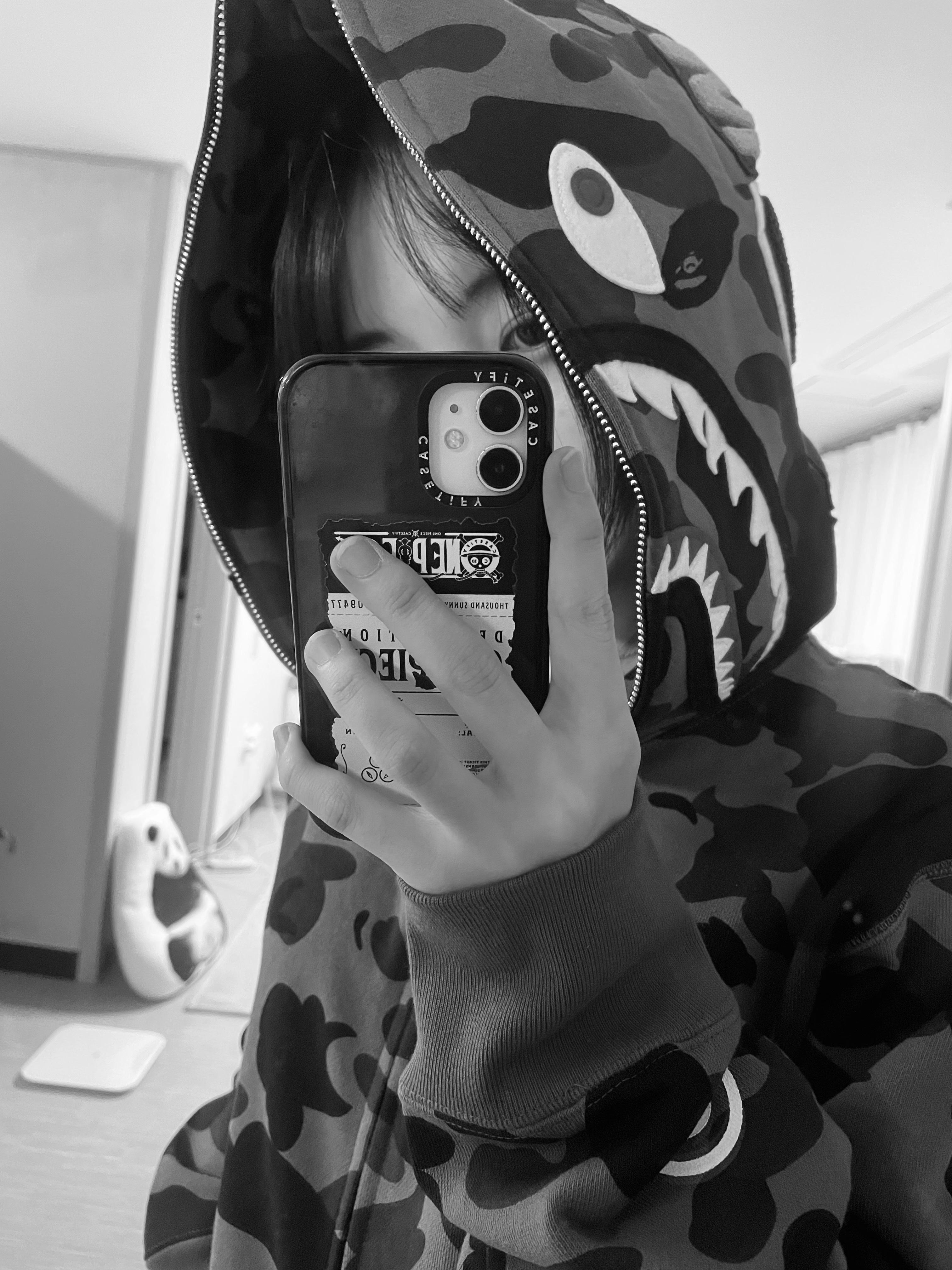 BAPE 1st Camo Shark Full Zip Hoodie Army Green 착용 스타일