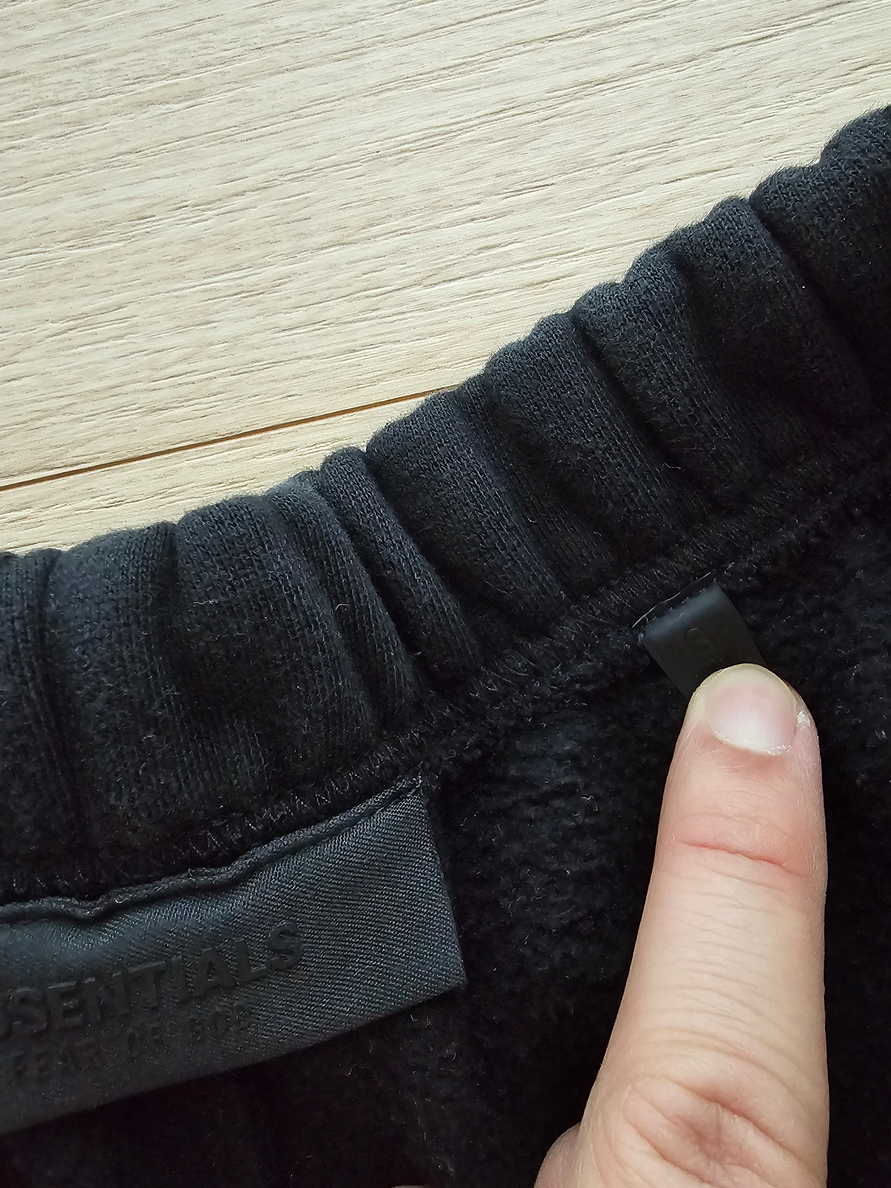 Essentials Fleece Relaxed Sweatpant Black - 24FW, Essentials Lounge Fleece Sweatpant Homestead Heather - 25SS 착용 스타일 - 4