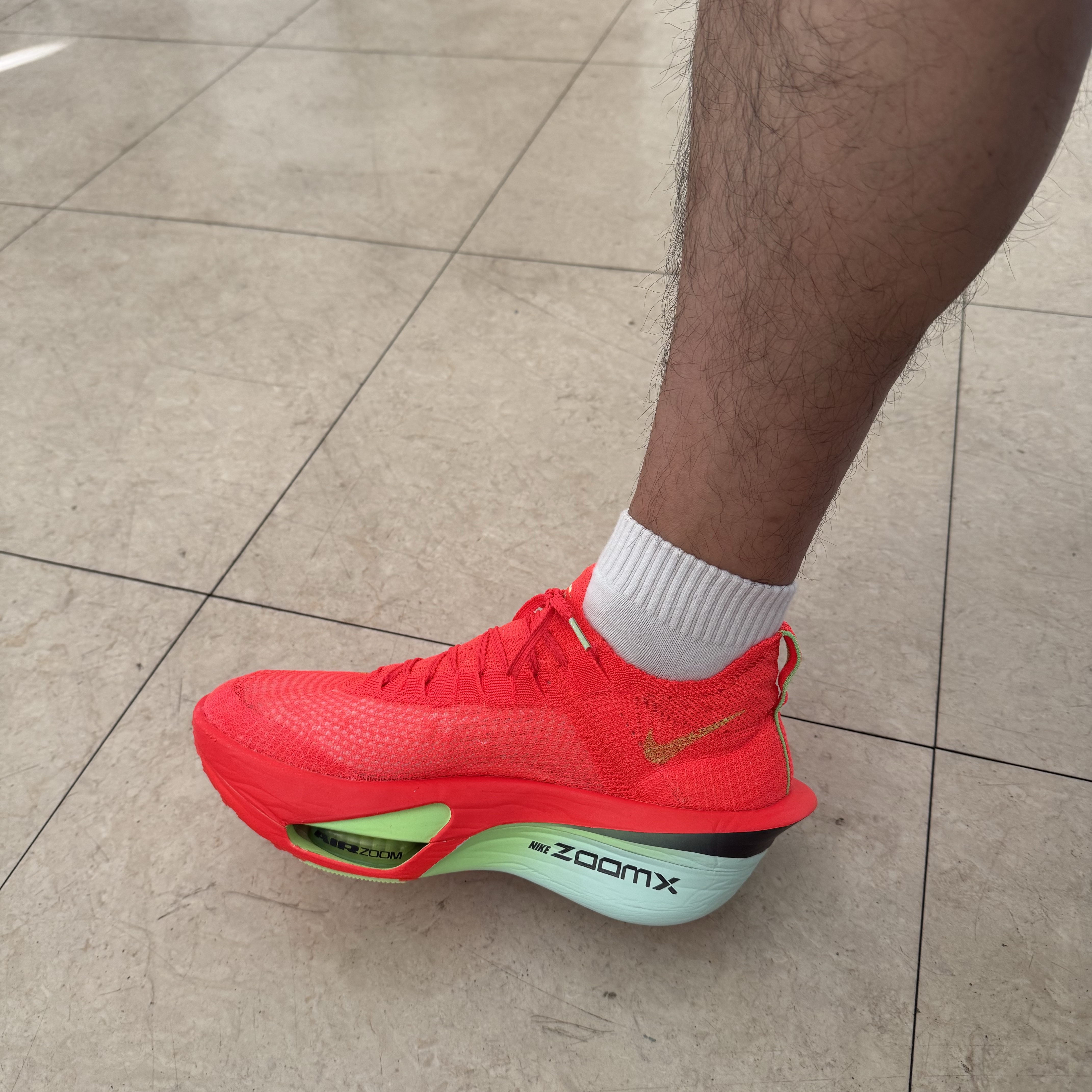 Nike Air Zoom Alphafly Next% 3 Bright Crimson Lime Blast 착용 스타일 - 2
