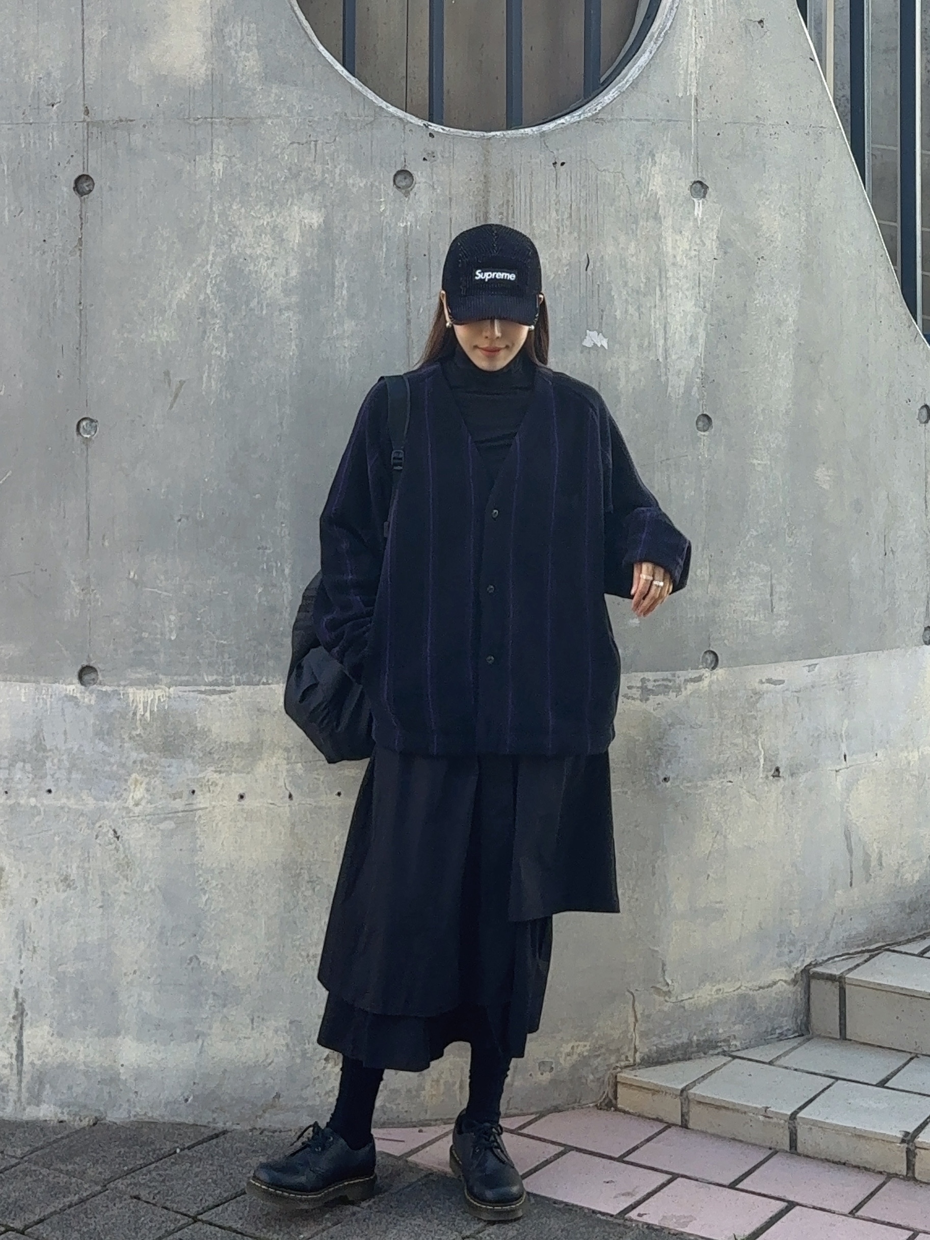 Uniqlo x Needles Fleece Oversized Cardigan Black - KR, Supreme 2-Tone Corduroy Camp Cap Black - 23SS 착용 스타일 - 3