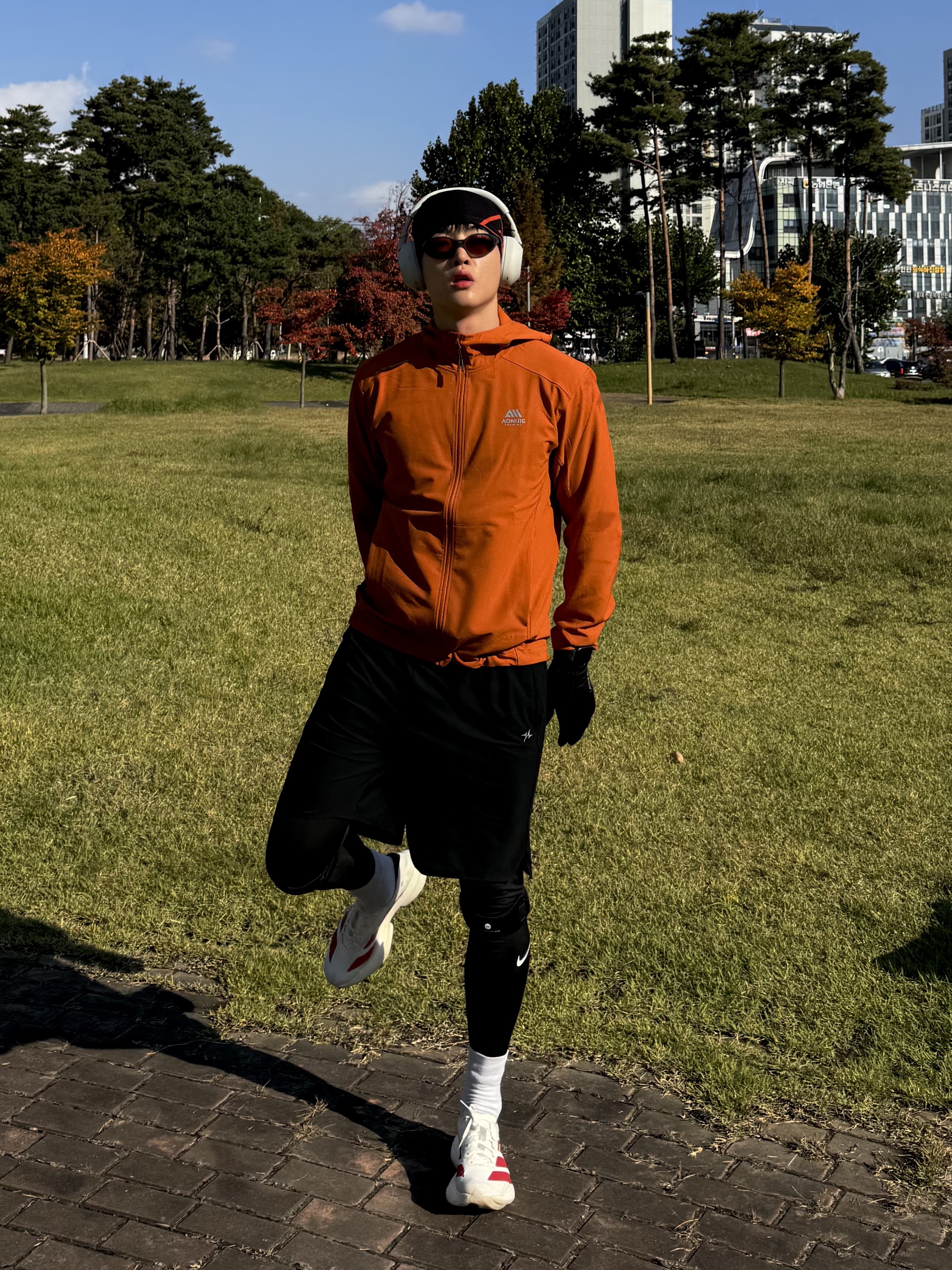 Oakley Eye Jacket Redux Latitude Collection Matte Olive Ink Frame Prizm Bronze Lenses High Bridge Fit, Sony WH-1000XM6 Platinum Silver (Korean Ver.) 착용 스타일 - 1