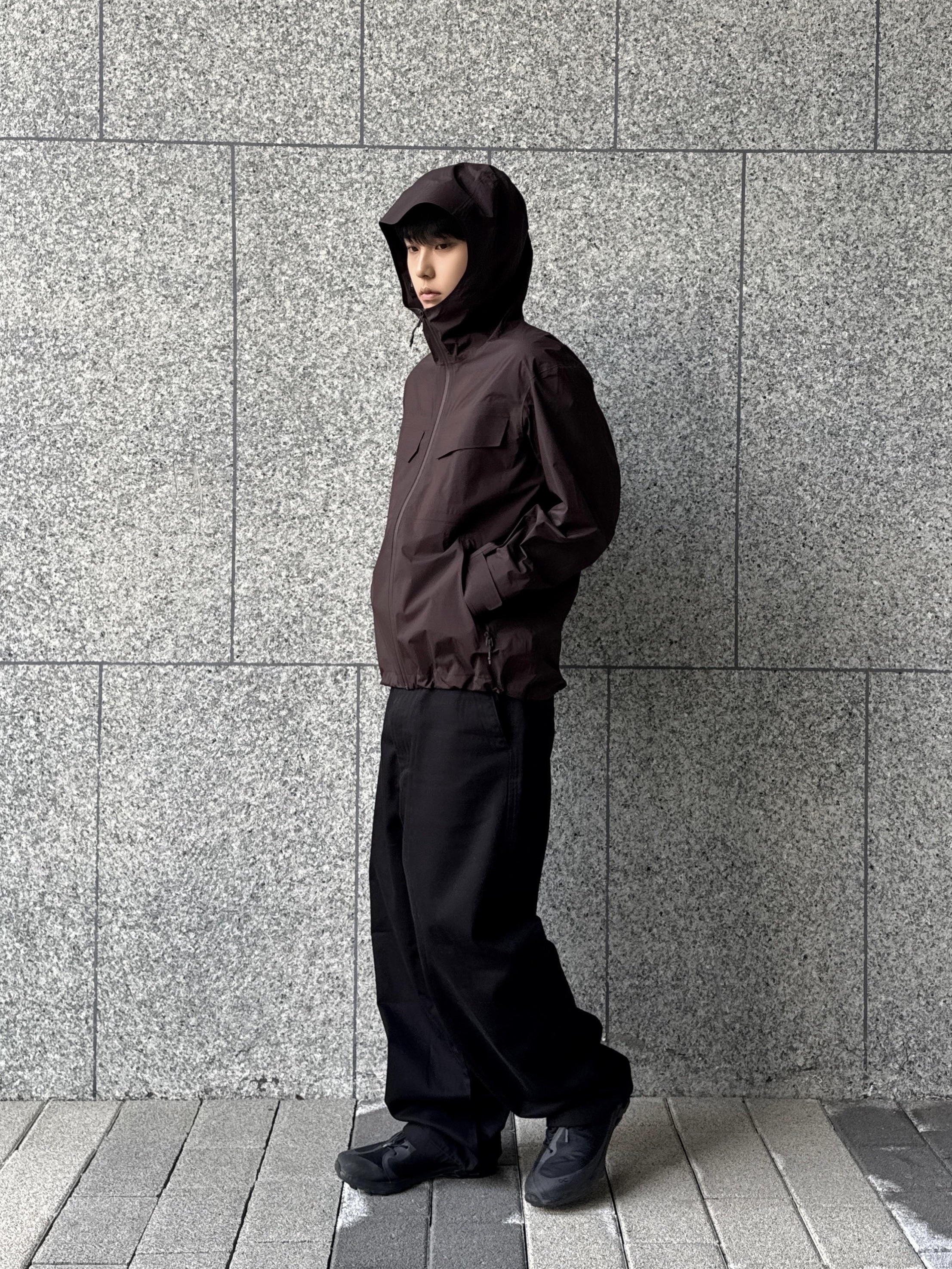 On Running x Post Archive Faction (Paf) Cloudventure Peak All Black, Uniqlo U Block Tech Utility Parka Black 착용 스타일