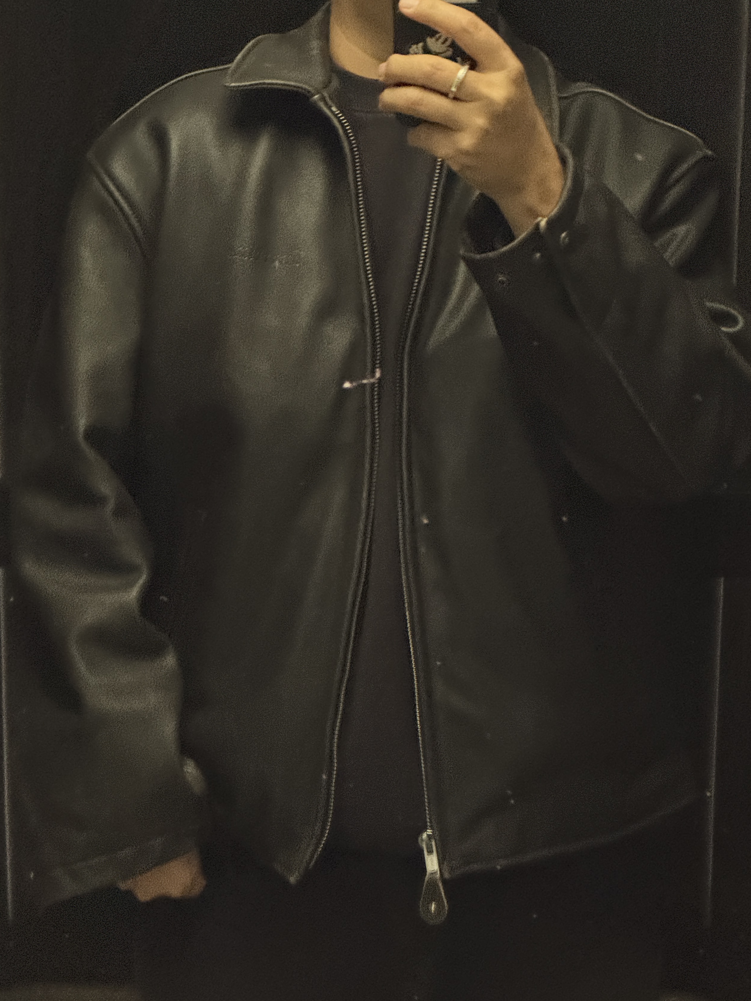 Supreme x Schott Leather Racer Jacket Black - 25FW, Palace x DSM Ginza Crew Black 착용 스타일 - 1