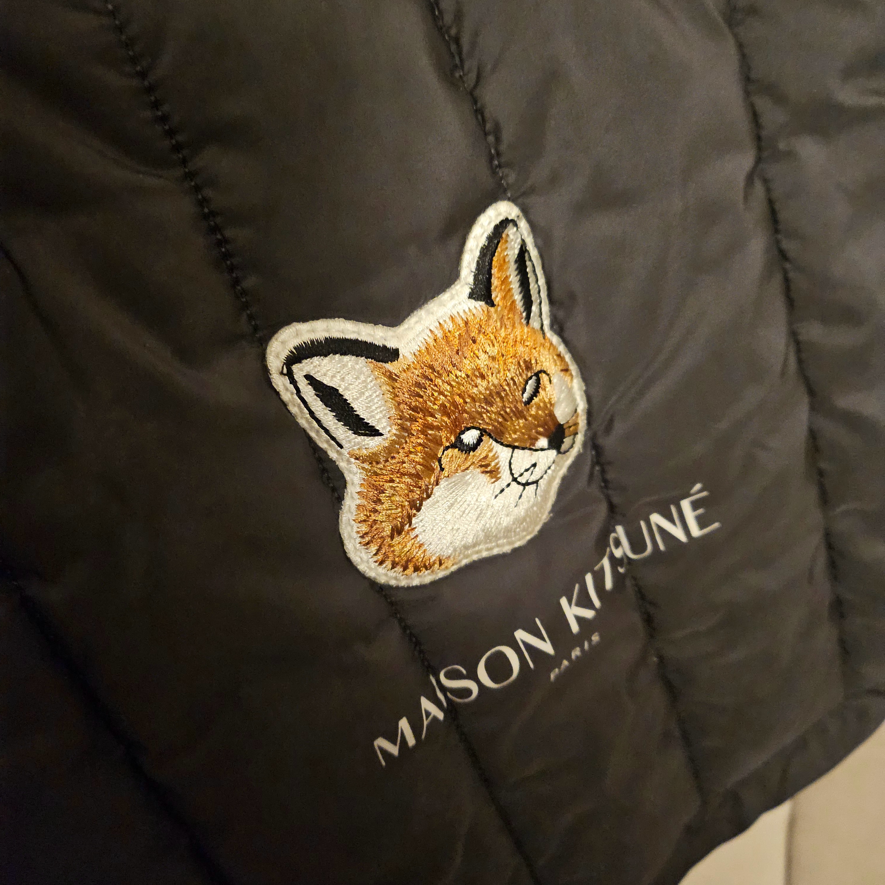 Maison Kitsune x Laneige Padded Bag Navy 착용 스타일