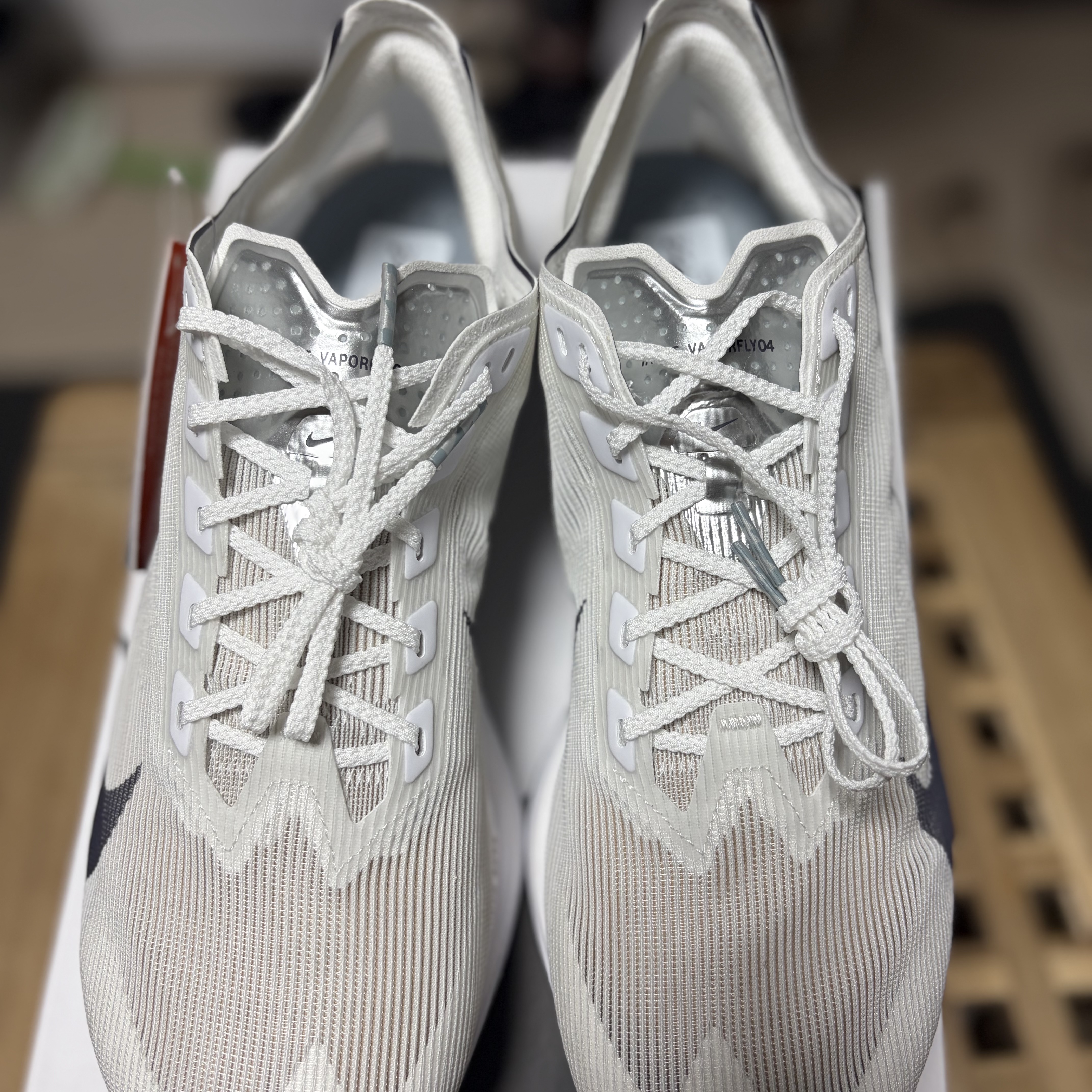 Nike ZoomX Vaporfly Next% 4 White Gridiron 착용 스타일 - 4