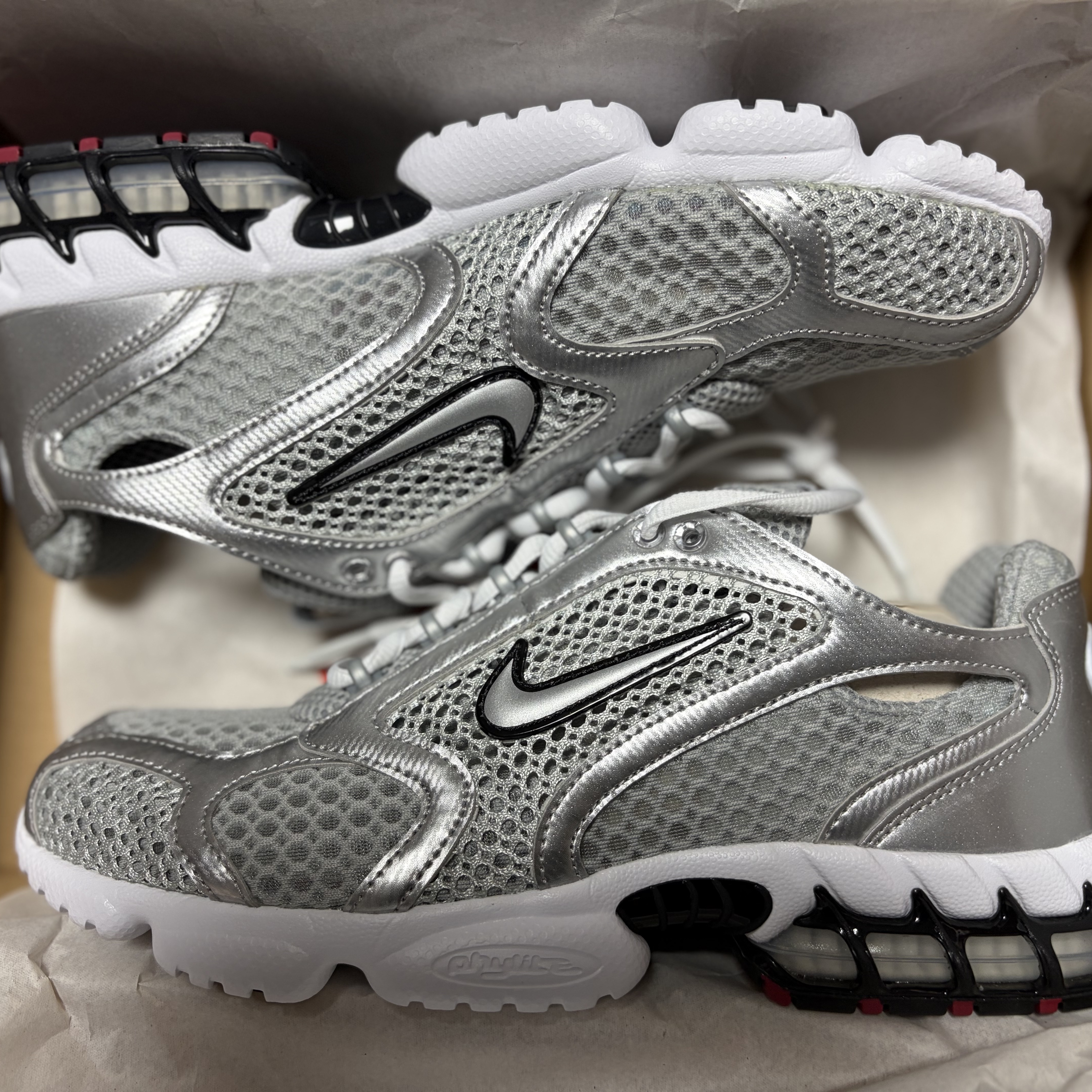 Nike Air Zoom Spiridon Cage 2 Metallic Silver 착용 스타일 - 2