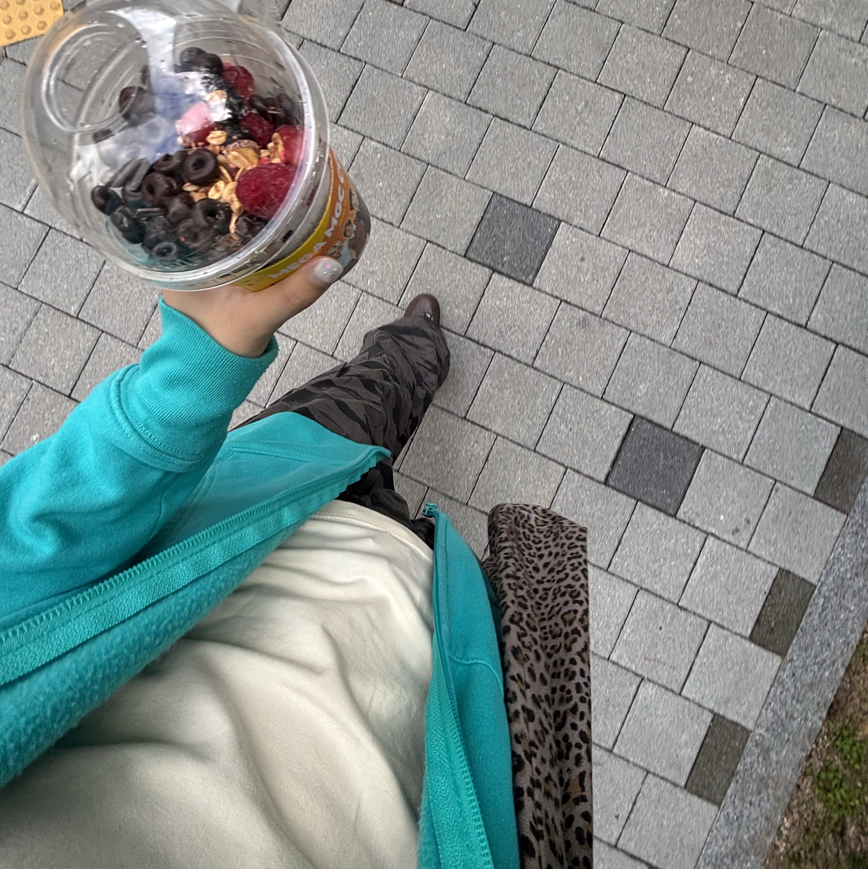 Supreme Washed Chino Twill Camp Cap Desert Camo - 24SS, BAPE Ape Head One Point Stripe L/S T-Shirt Blue 착용 스타일 - 3
