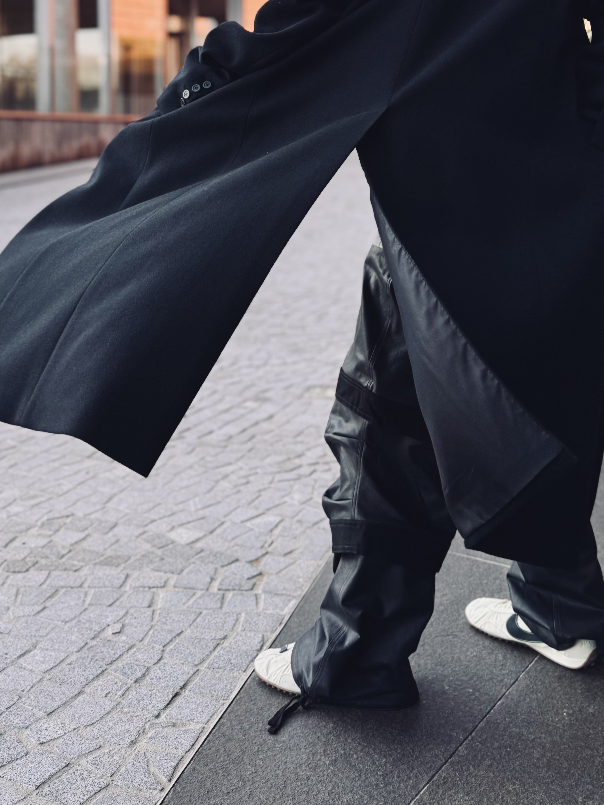 Nike x Jacquemus Moon Shoe SP Alabaster Off Noir, farfromwhat far layered work pants_black 착용 스타일 - 3