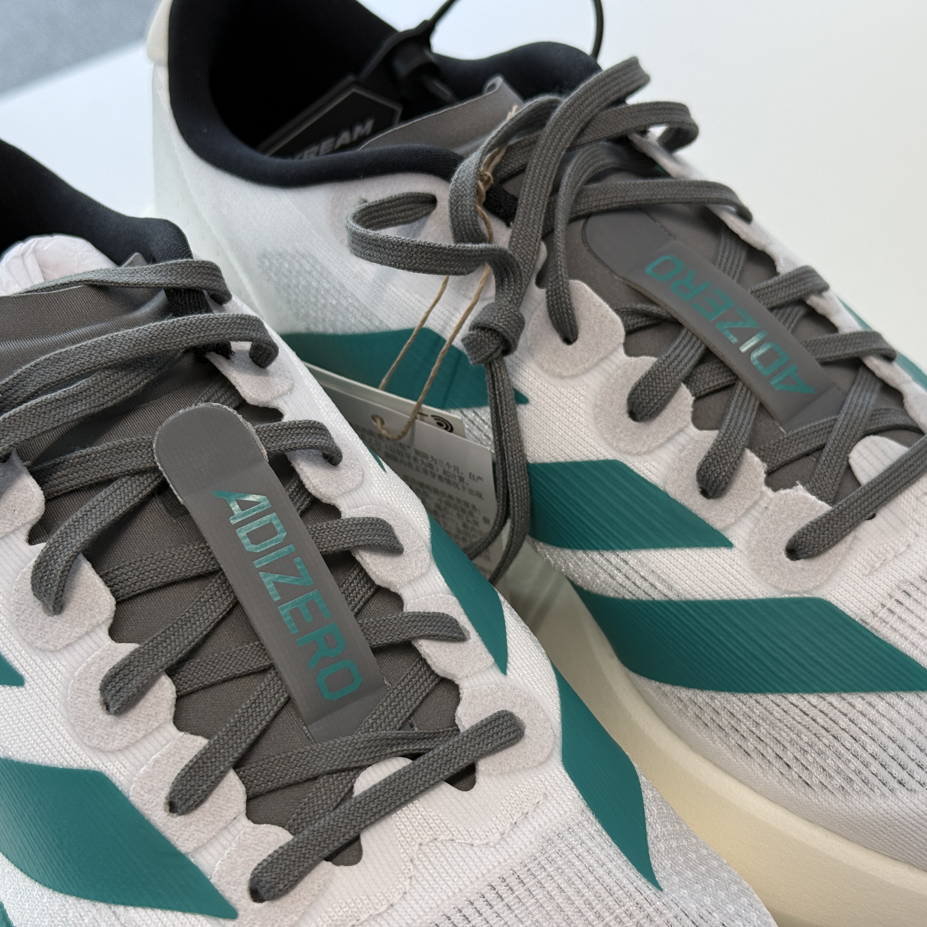 Adidas Adizero EVO SL Cloud White Pure Teal 착용 스타일