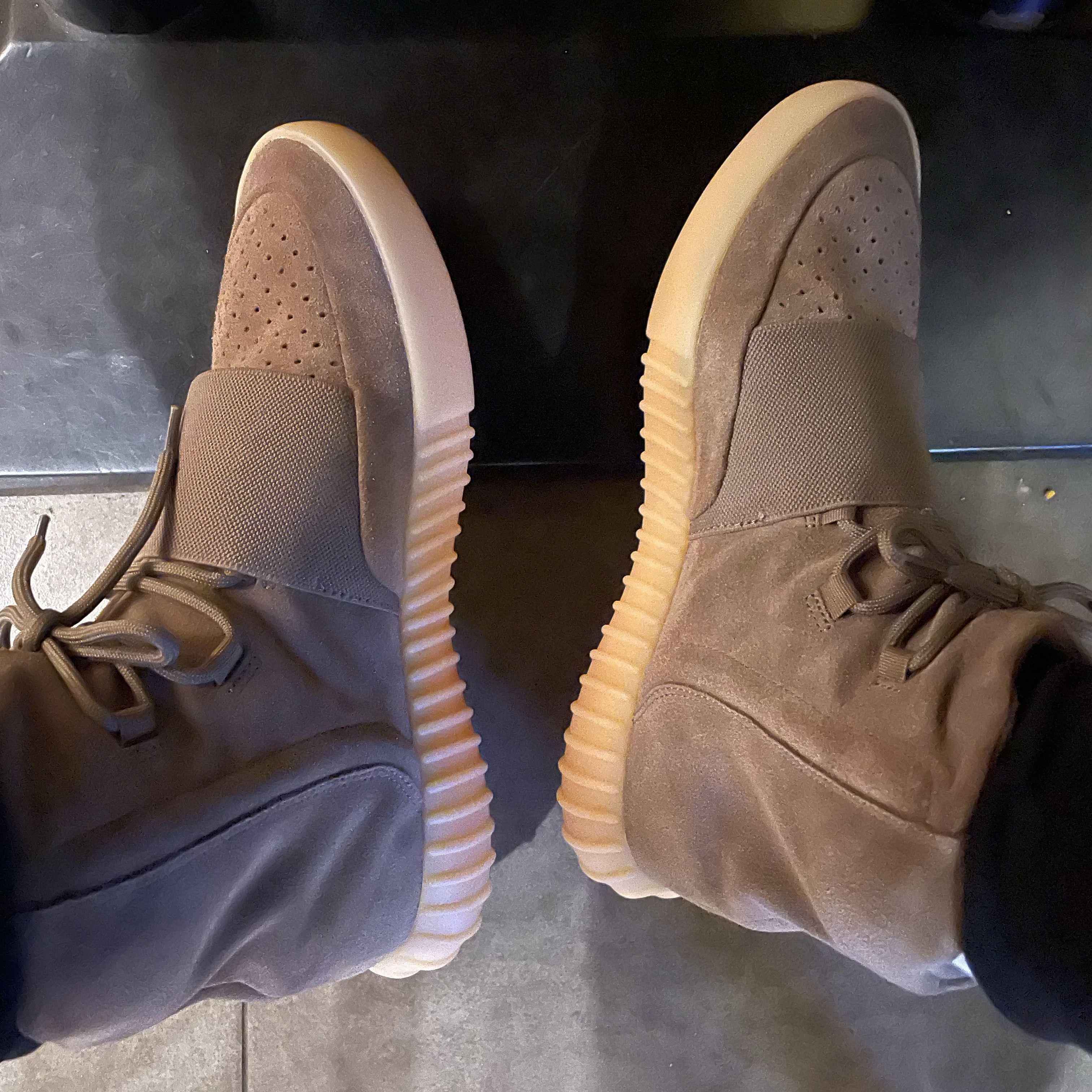 Adidas Yeezy Boost 750 Light Brown Gum (Chocolate) 착용 스타일
