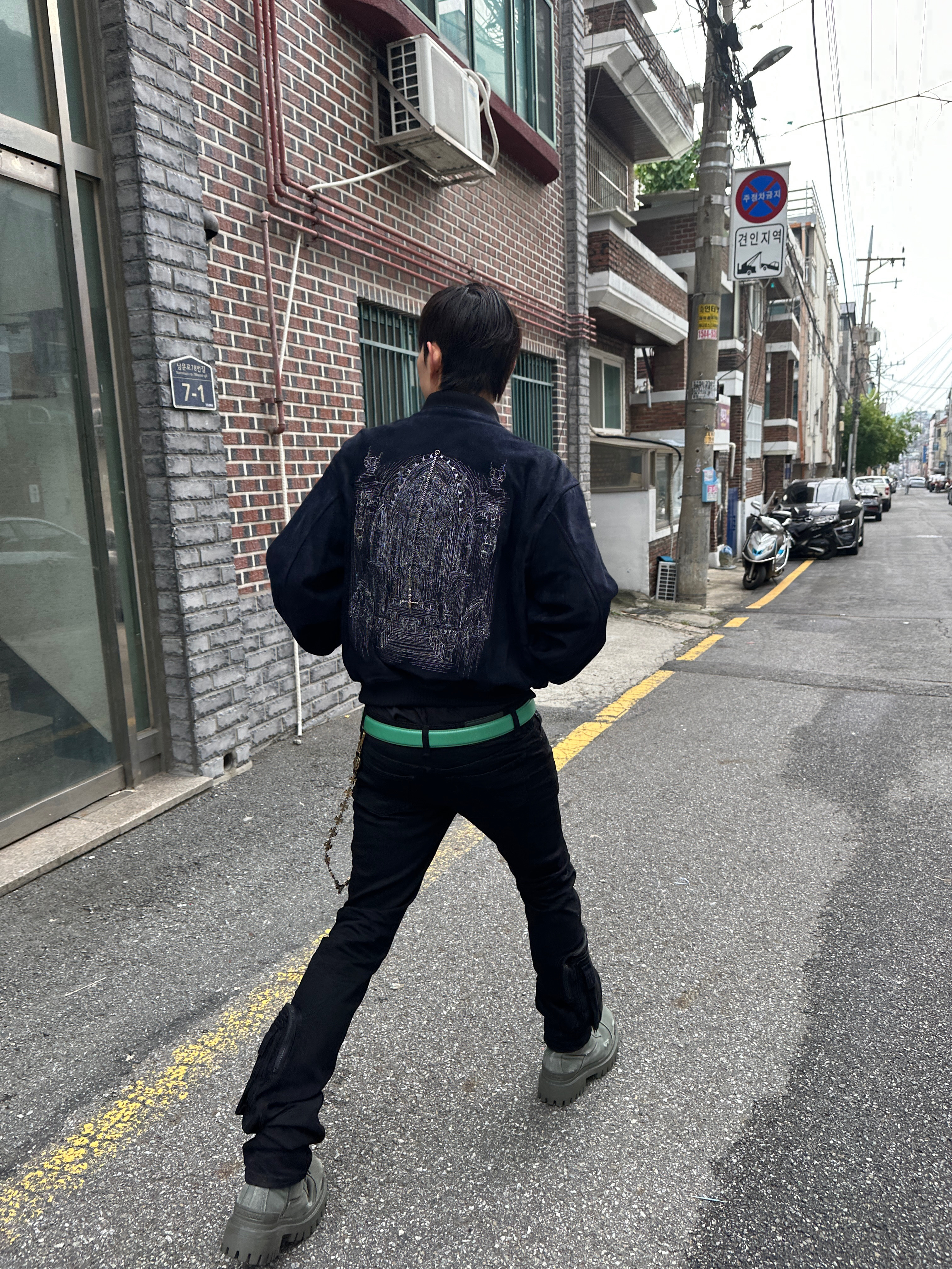 Undermycar 25SS Jeanne D'Arc Sword of Altar Embroidered Suede Blouson Navy, Undermycar 25FW Sinobi Tactical Slim Black Jeans Black 착용 스타일 - 4