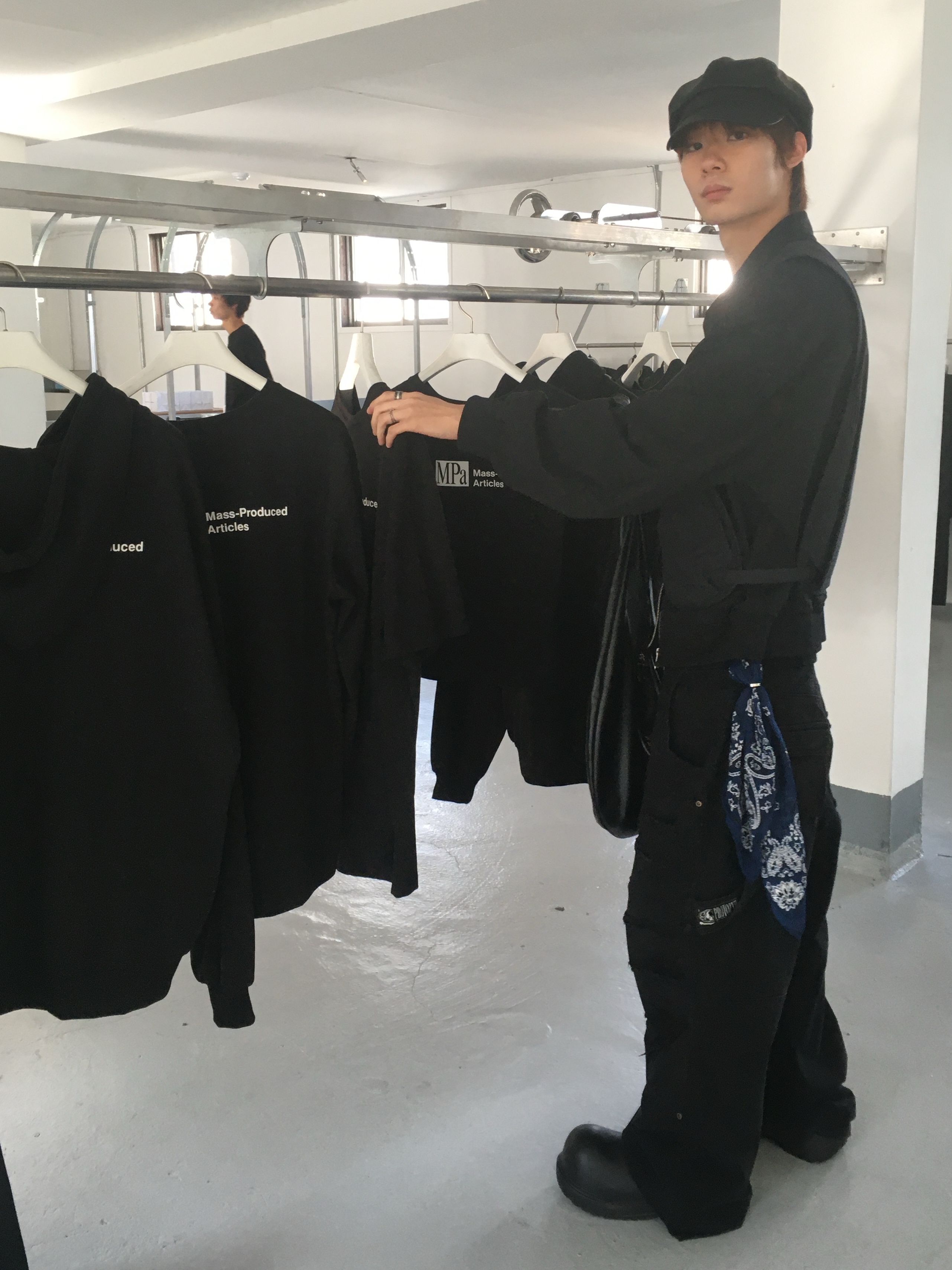 ETCE Double Knee Destroyed Pants Black 착용 스타일 - 1