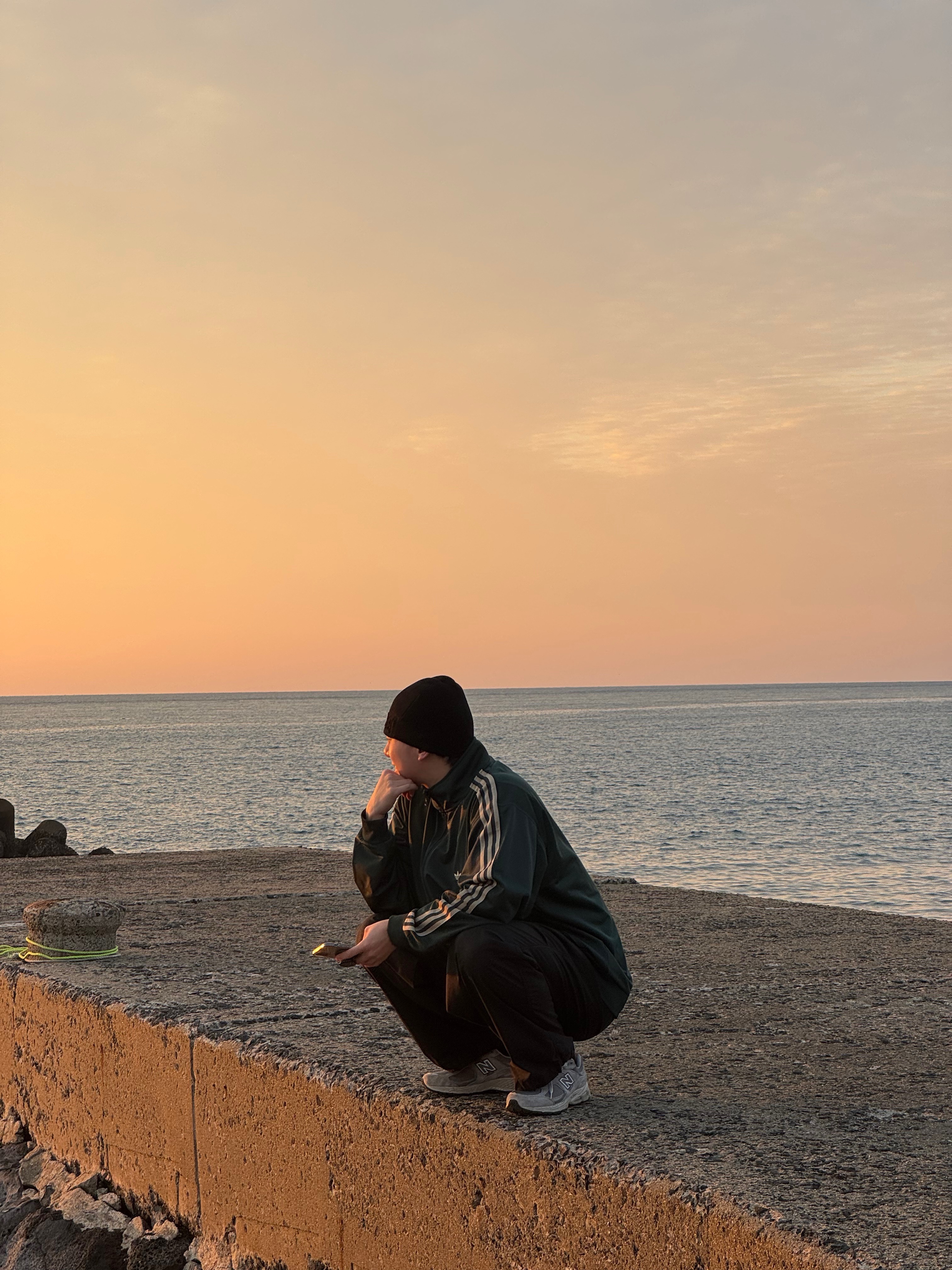 NOMANUAL NM Embossed Beanie Black, Adidas Originals Beckenbauer Track Jacket Shadow Green - KR Sizing 착용 스타일 - 1