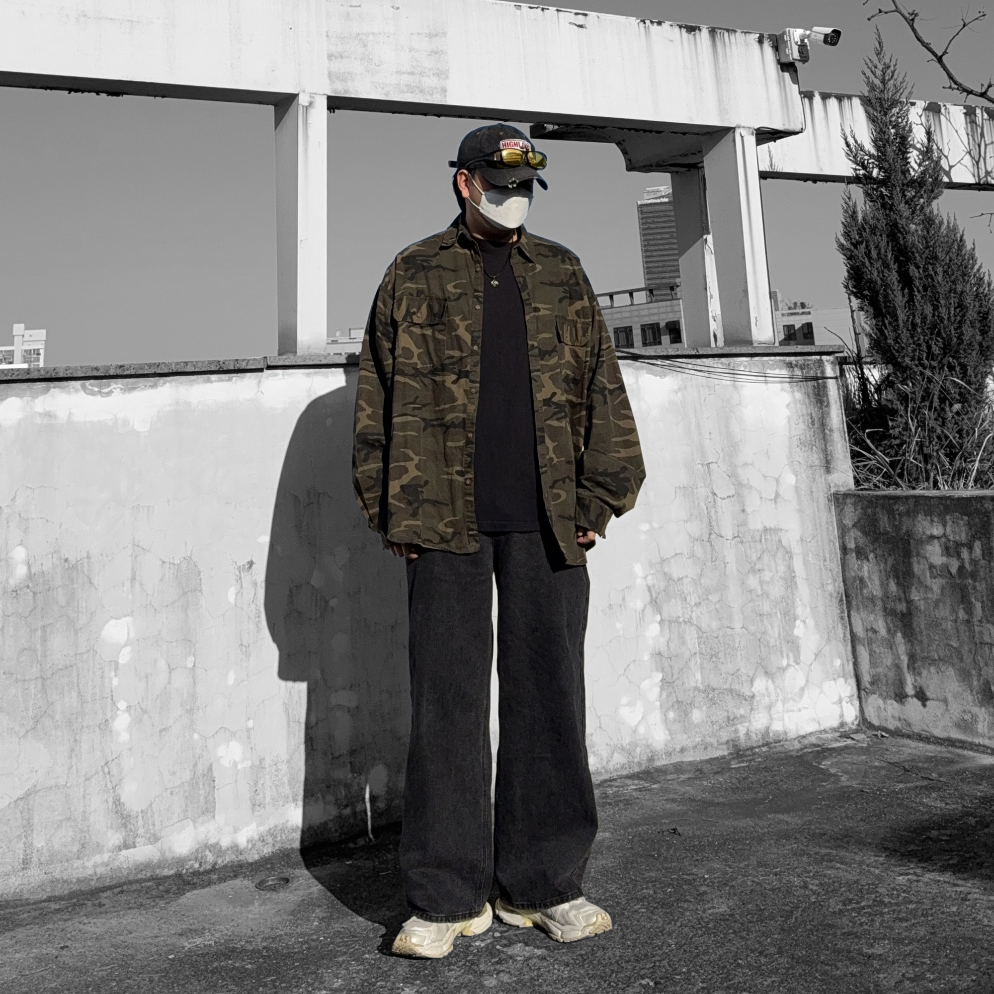 Undermycar Niop Camouflage Over Fit Shirt Iguana - 23SS, Balenciaga Runner Sneakers White 착용 스타일 - 1