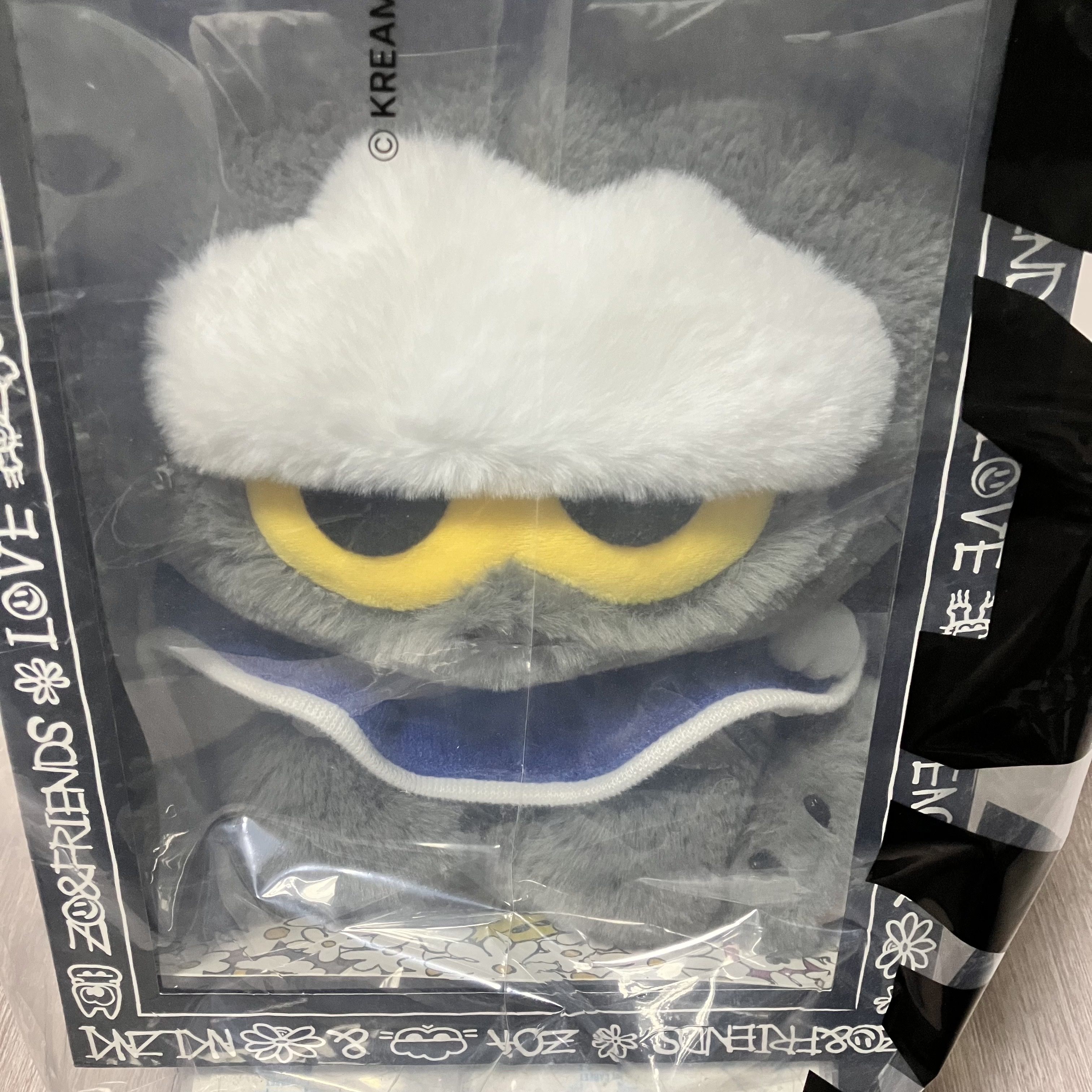 Zo&Friends Zoa Medium Plush Grey 착용 스타일