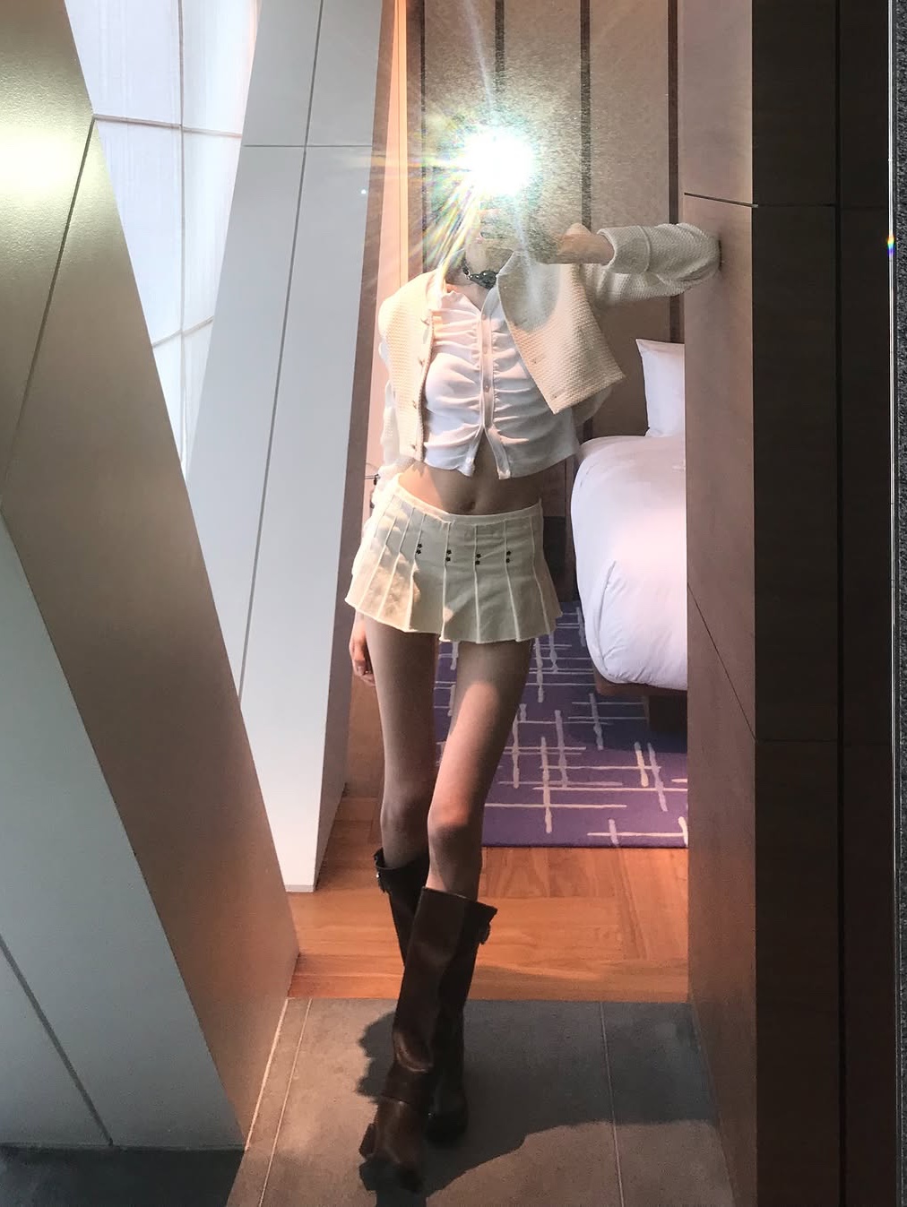 Bonnae Star Rivet Pleated Skort Ivory, Bonnae Star Rivet Pleated Skort Black 착용 스타일