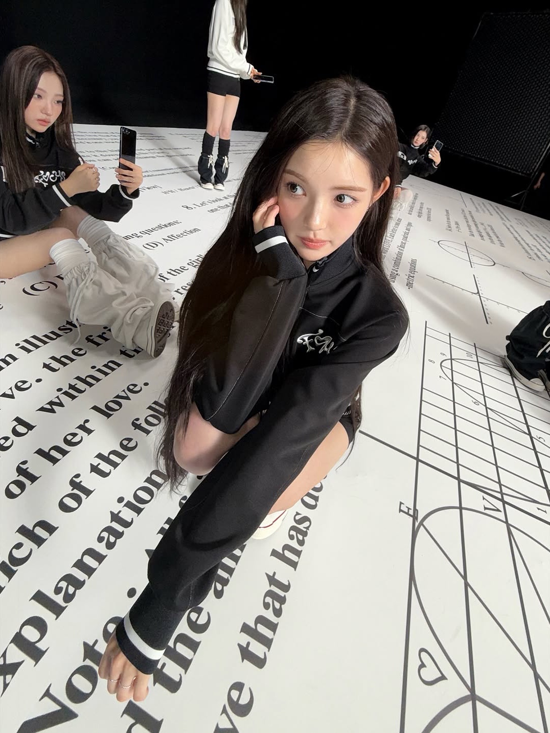 Bonnae Patch track jacket Black, Bonnae Patch track jacket White 착용 스타일 - 2